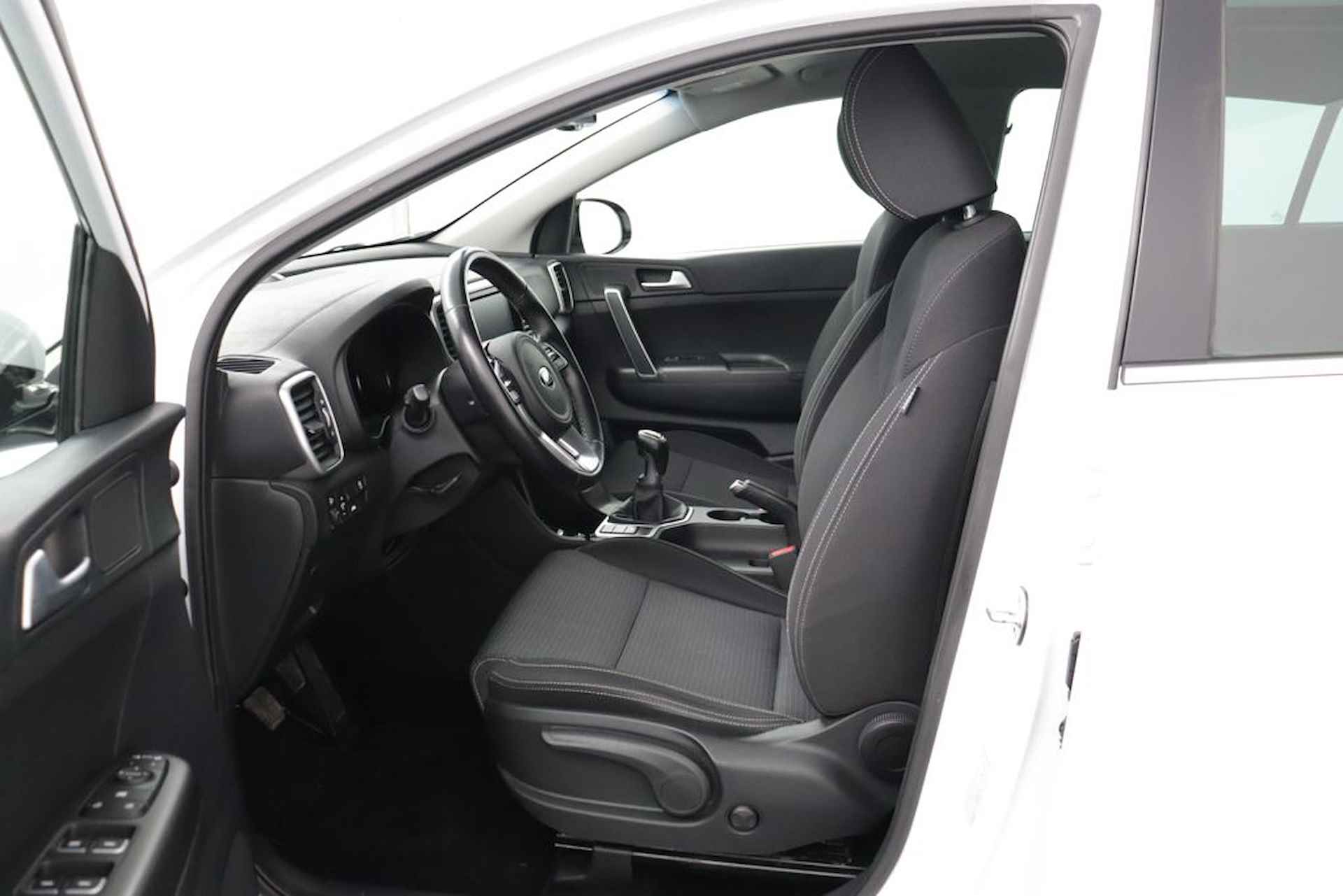 Kia Sportage 1.6 GDI DynamicLine - Navigatie - Trekhaak - Cruise Control - Apple CarPlay / Android Auto - Fabrieksgarantie tot 01-2028 - 18/48