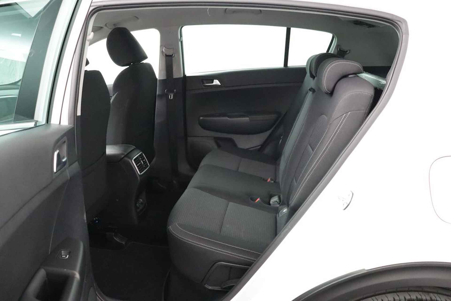 Kia Sportage 1.6 GDI DynamicLine - Navigatie - Trekhaak - Cruise Control - Apple CarPlay / Android Auto - Fabrieksgarantie tot 01-2028 - 28/48