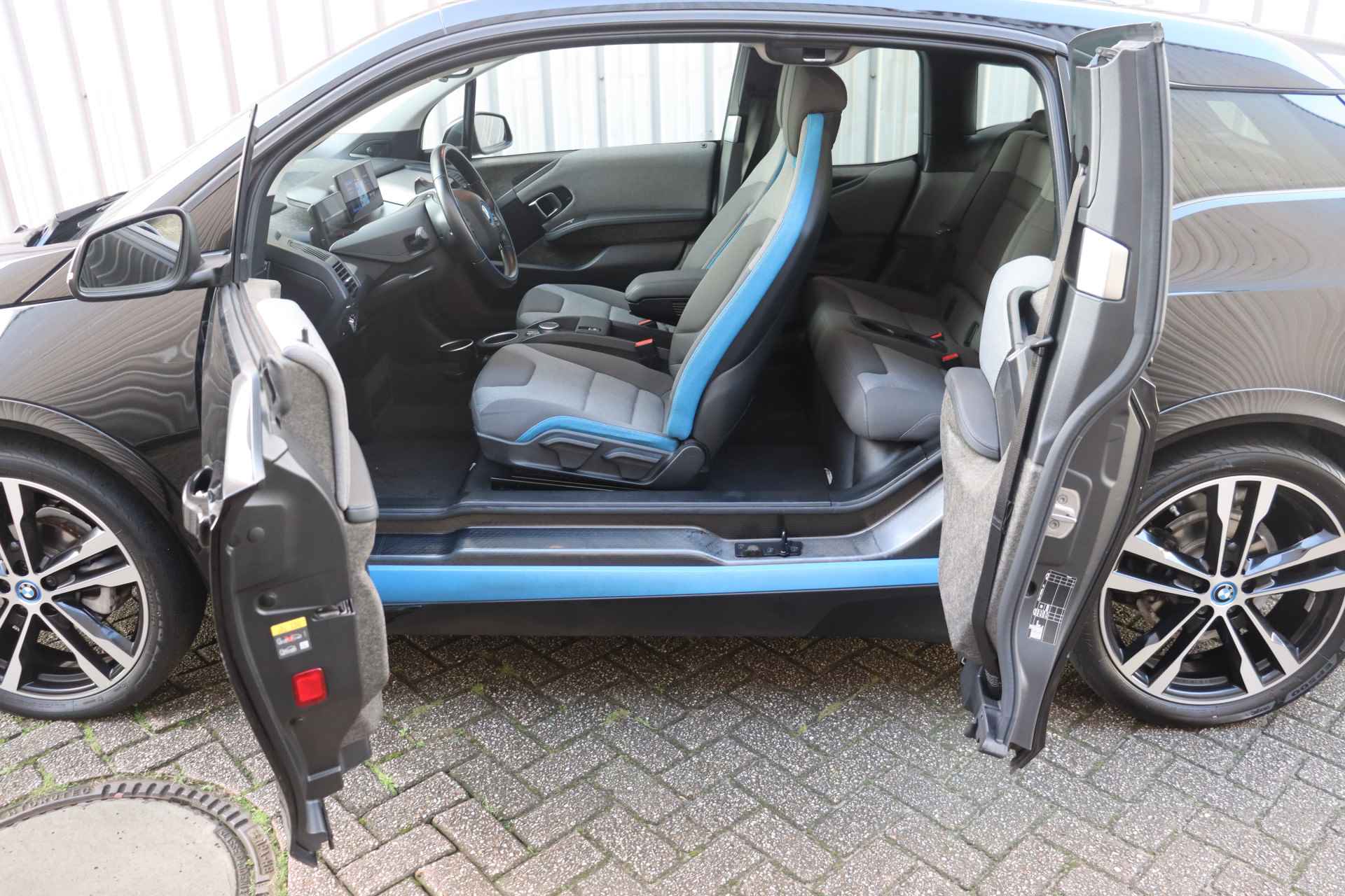 BMW i3 Business / Sportpakket / Schuif-kanteldak / Achteruitrijcamera / Driving Assistant Plus / Navigatie Professional / Harman-Kardon - 17/31