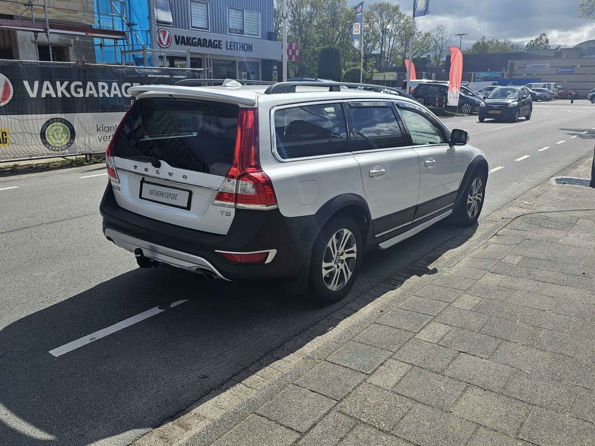 Volvo XC70 2.0 T5 FWD CROOS COUNRY SUMMMUM - 8/25