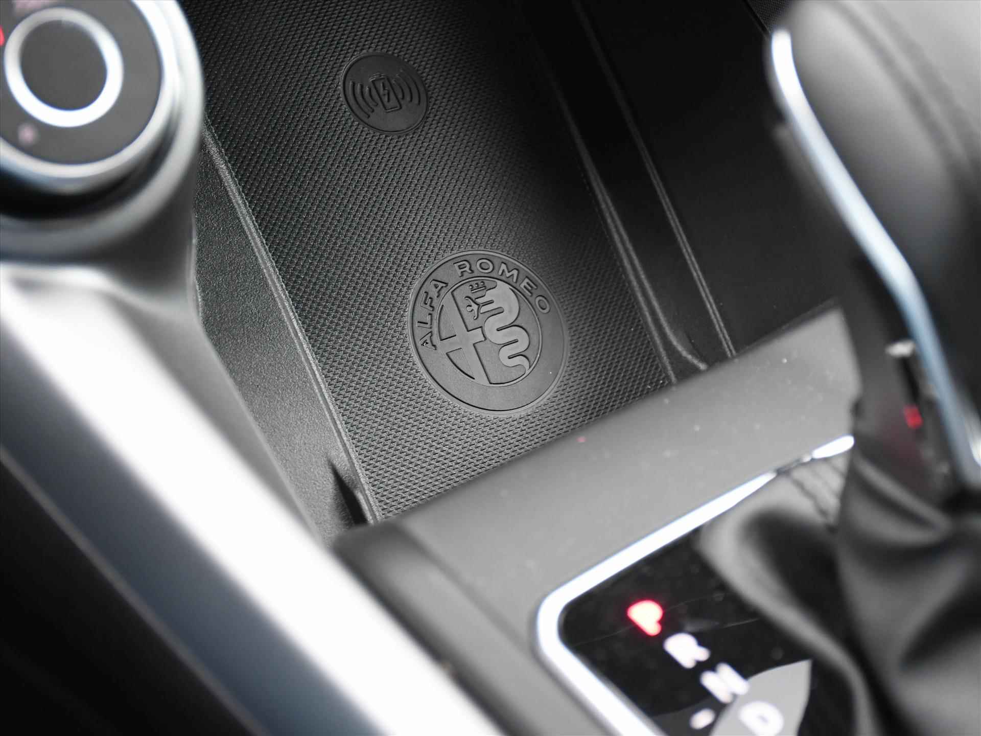 Alfa Romeo Tonale Edizione Speciale 1.5T Hybrid 130pk Automaat ADAPT. CRUISE | 20'' LM | KEYLESS ENTRY | DODE HOEK | DAB | HARMAN/KARDON - 32/49