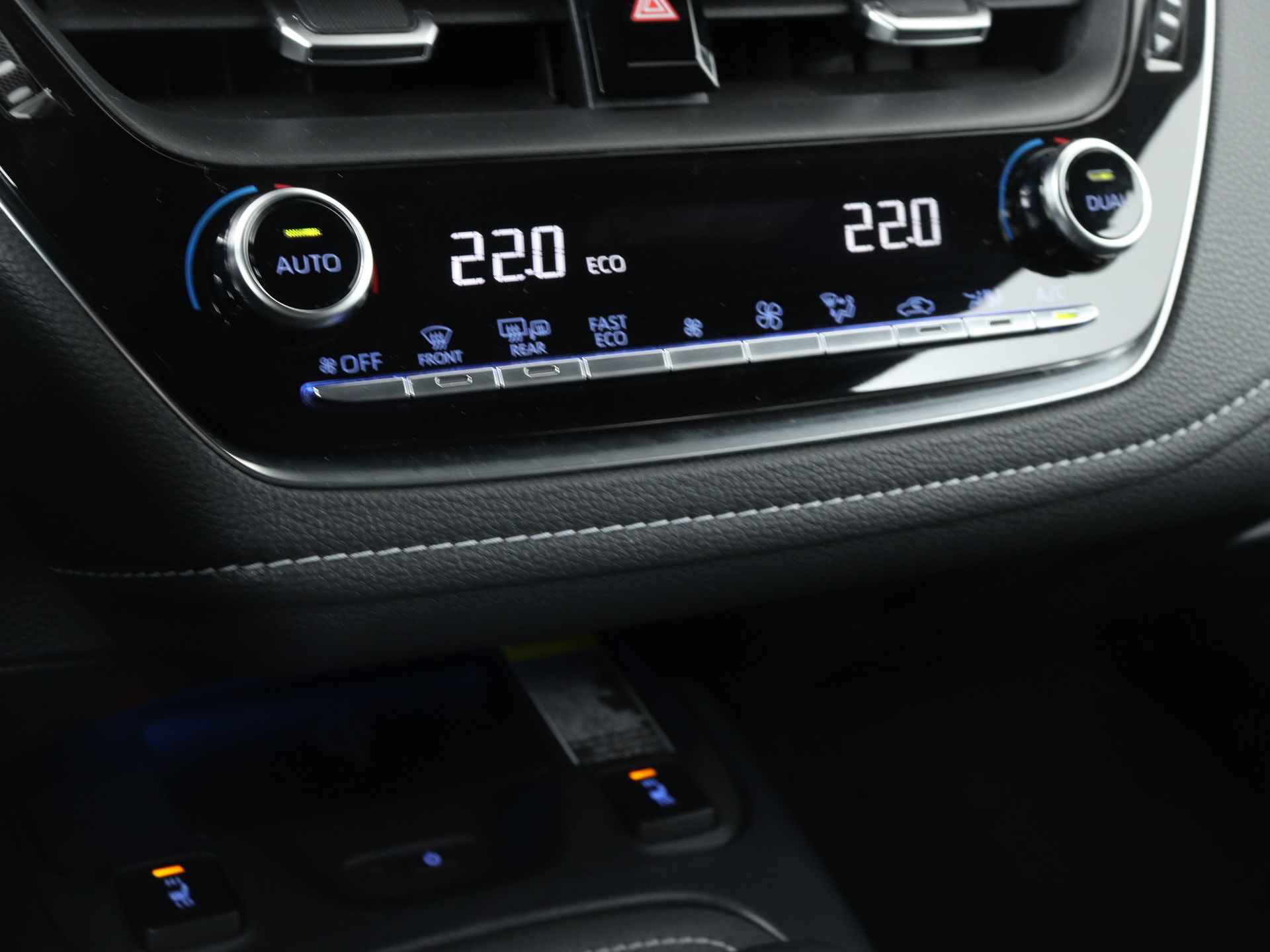 Toyota Corolla Touring Sports 1.8 Hybrid Dynamic | Stoelverwarming | Navigatie | Lichtmetalen Velgen | - 12/43