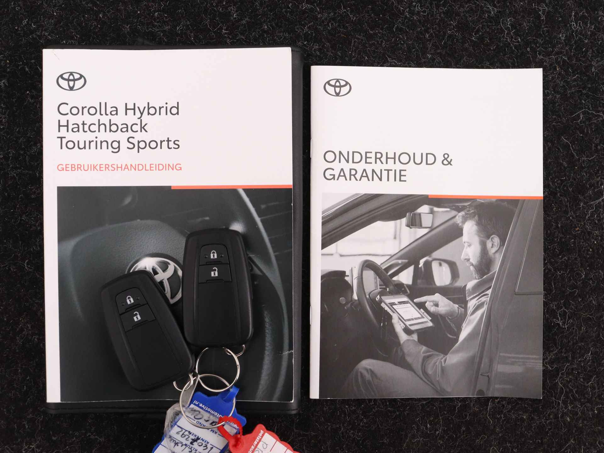 Toyota Corolla Touring Sports 1.8 Hybrid Dynamic | Stoelverwarming | Navigatie | Lichtmetalen Velgen | - 14/43