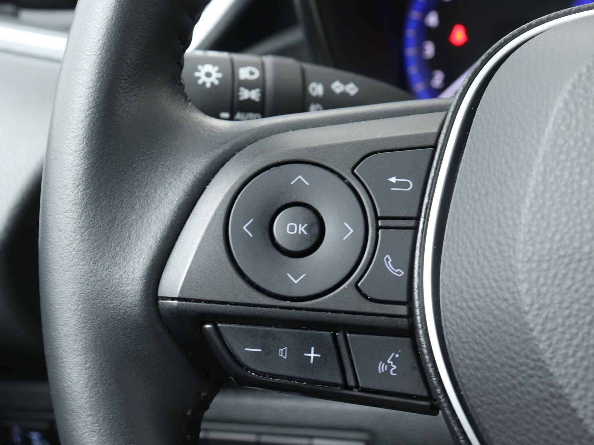 Toyota Corolla Touring Sports 1.8 Hybrid Dynamic | Stoelverwarming | Navigatie | Lichtmetalen Velgen | - 22/43