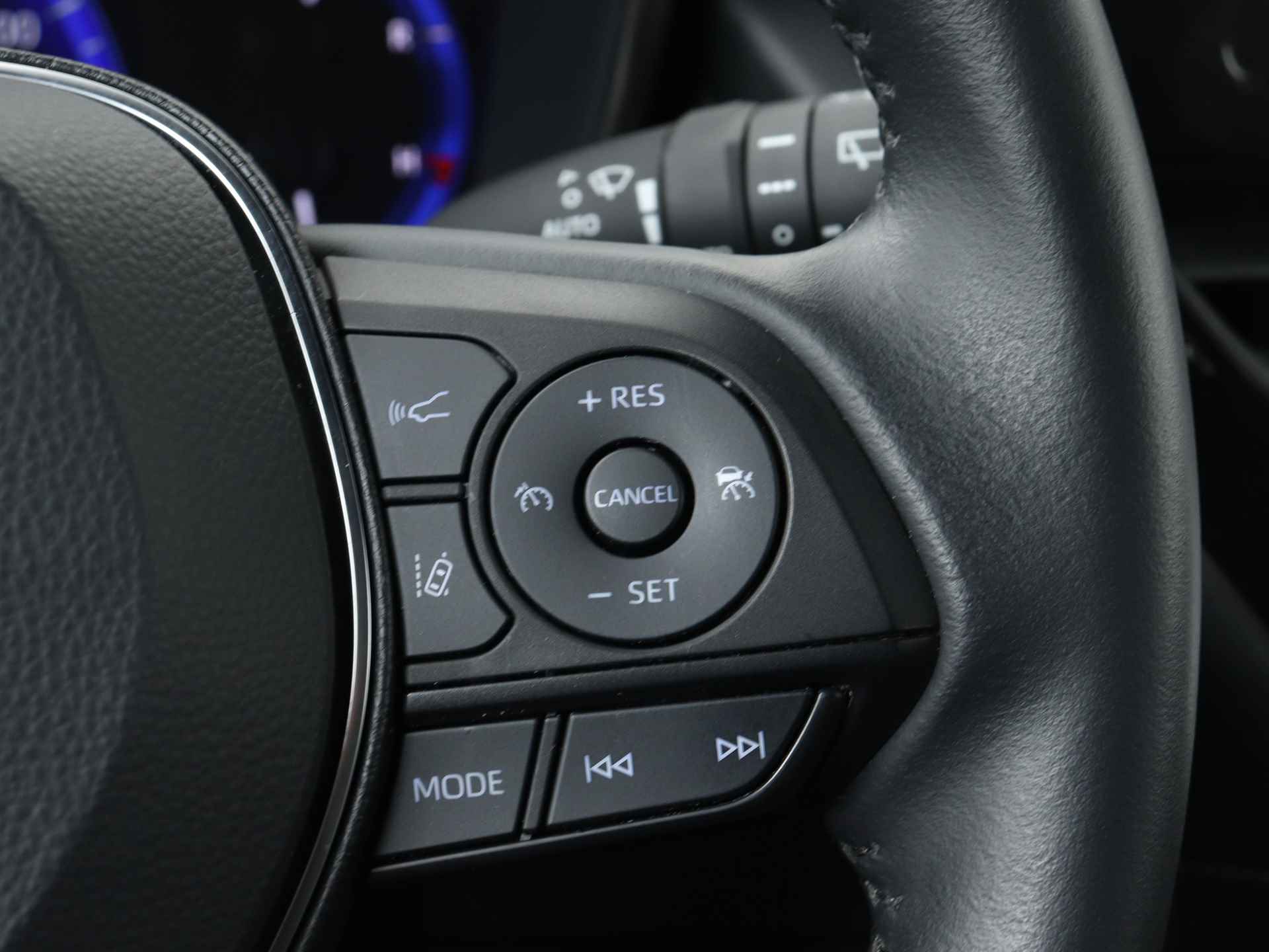 Toyota Corolla Touring Sports 1.8 Hybrid Dynamic | Stoelverwarming | Navigatie | Lichtmetalen Velgen | - 23/43