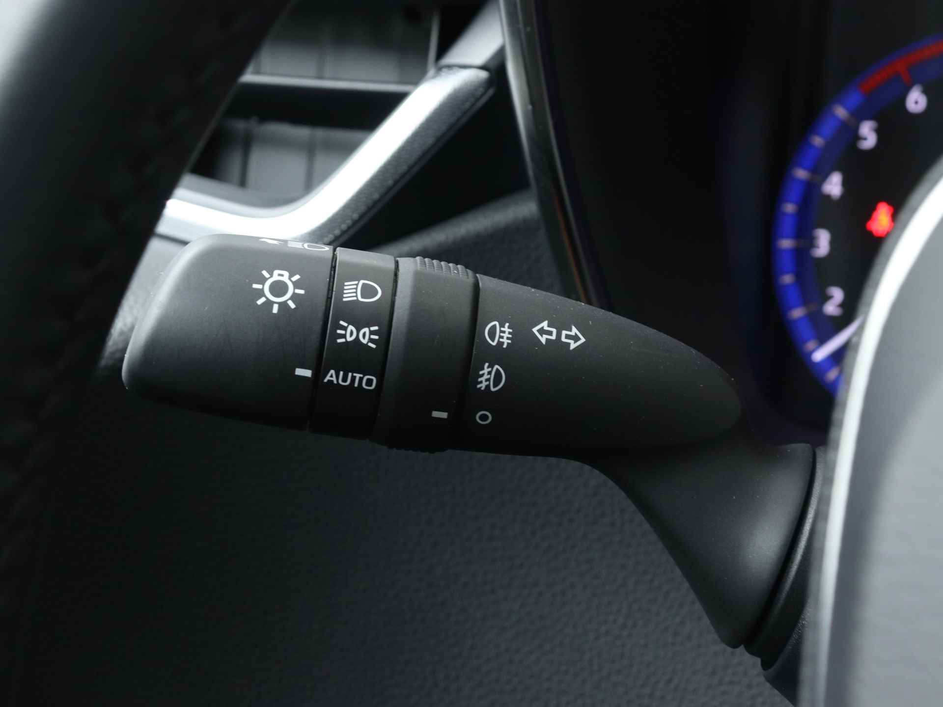 Toyota Corolla Touring Sports 1.8 Hybrid Dynamic | Stoelverwarming | Navigatie | Lichtmetalen Velgen | - 24/43
