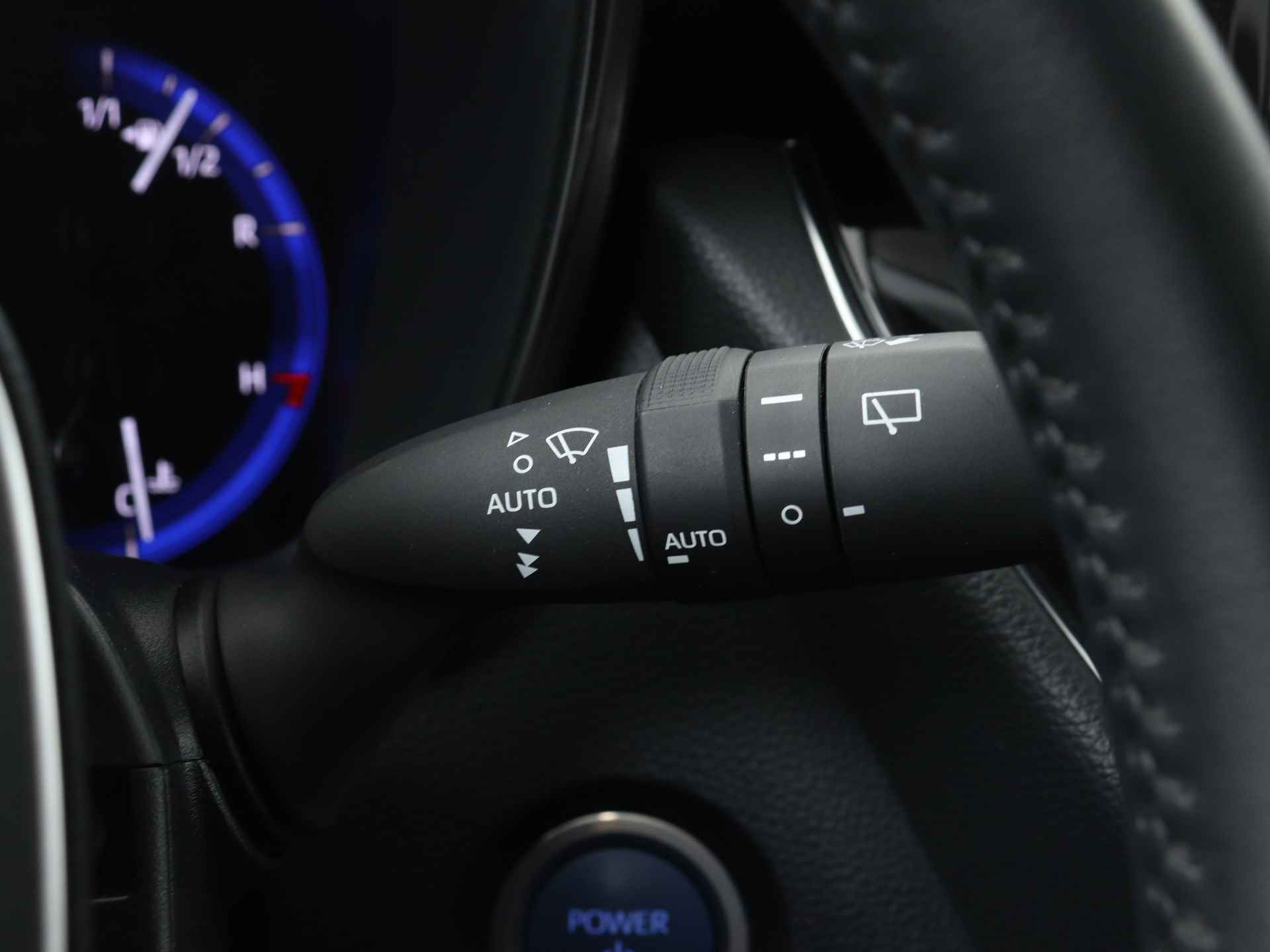 Toyota Corolla Touring Sports 1.8 Hybrid Dynamic | Stoelverwarming | Navigatie | Lichtmetalen Velgen | - 25/43
