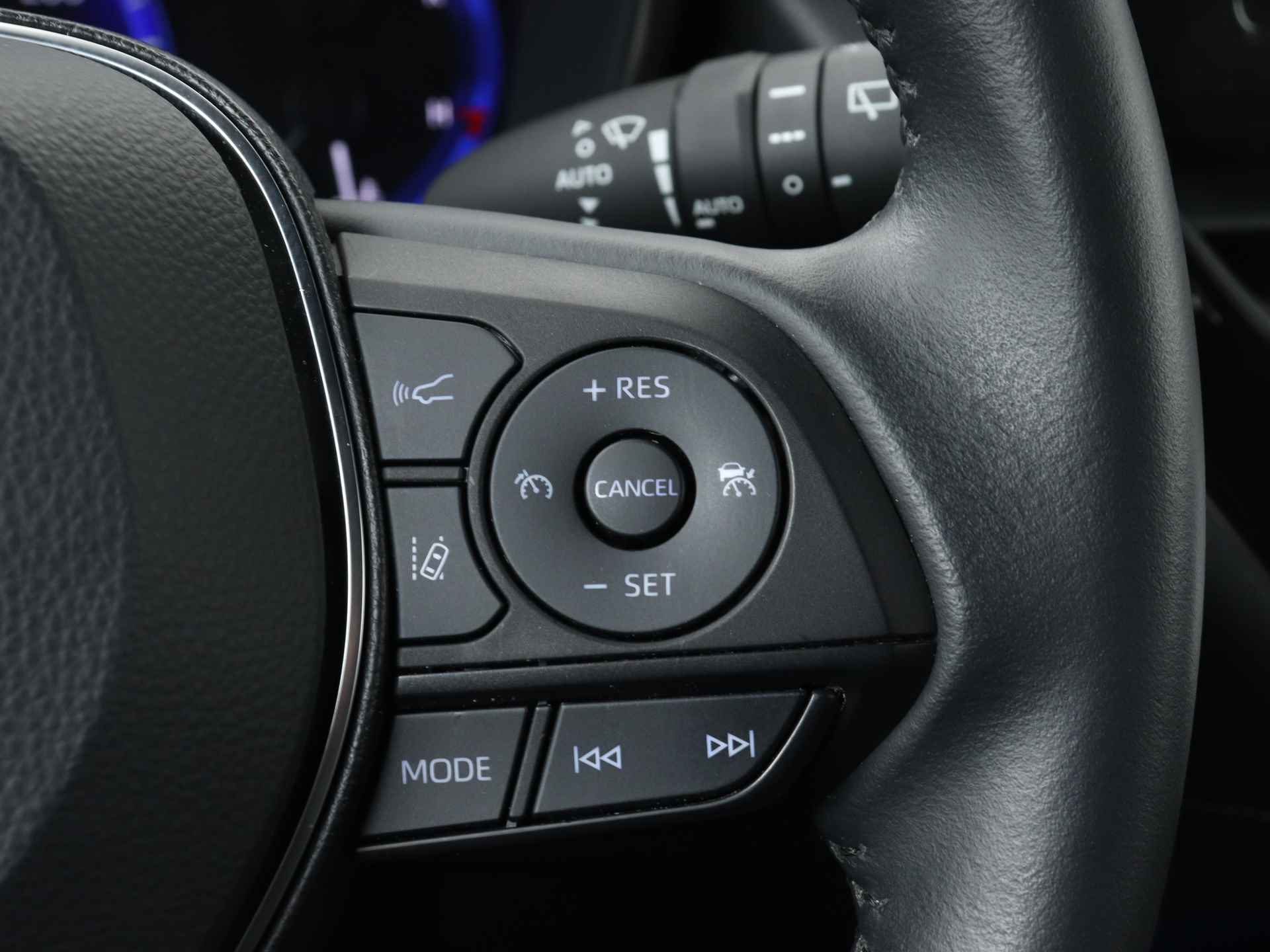Toyota Corolla Touring Sports 1.8 Hybrid Dynamic | Stoelverwarming | Navigatie | Lichtmetalen Velgen | - 26/43