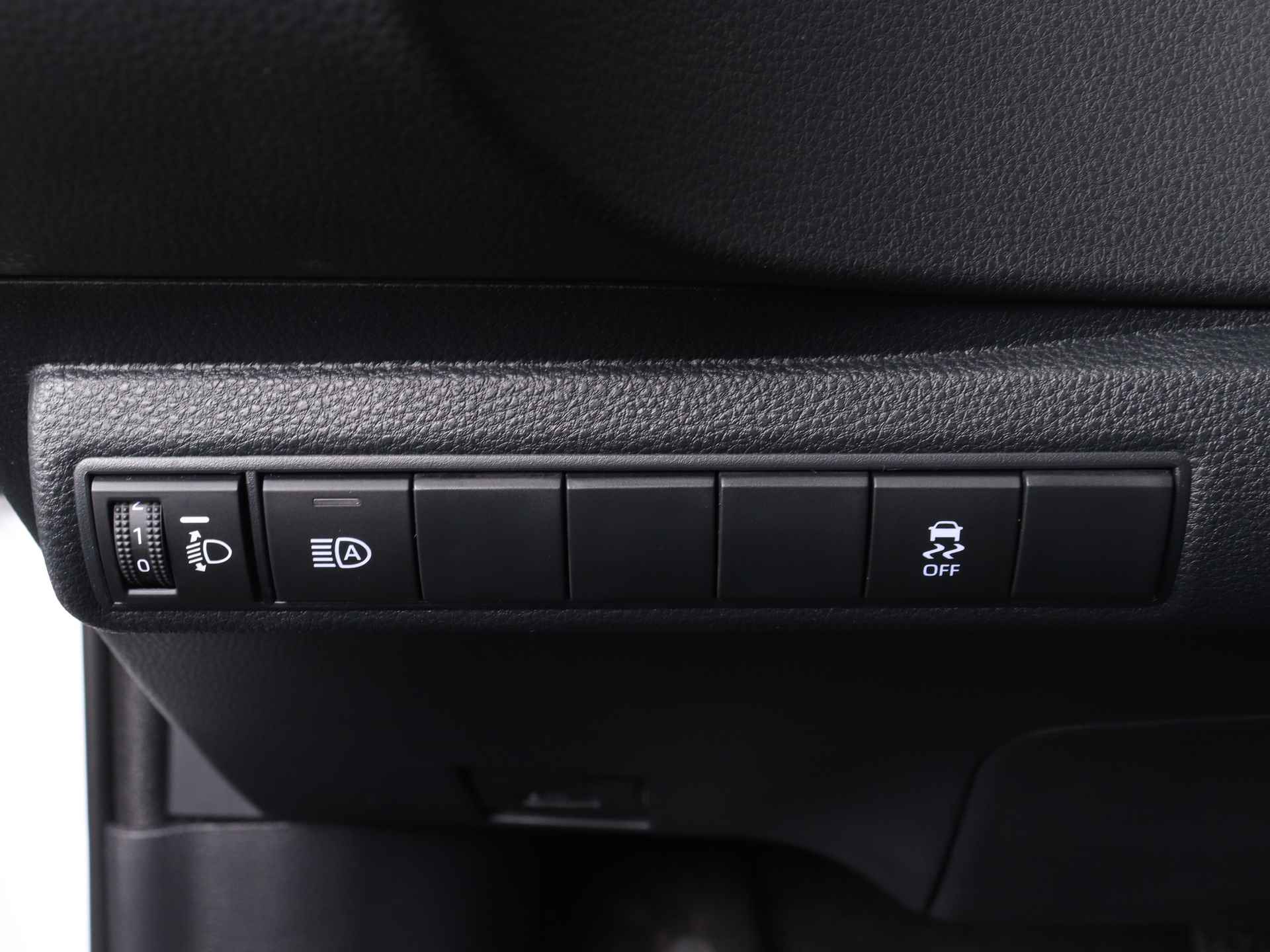 Toyota Corolla Touring Sports 1.8 Hybrid Dynamic | Stoelverwarming | Navigatie | Lichtmetalen Velgen | - 35/43