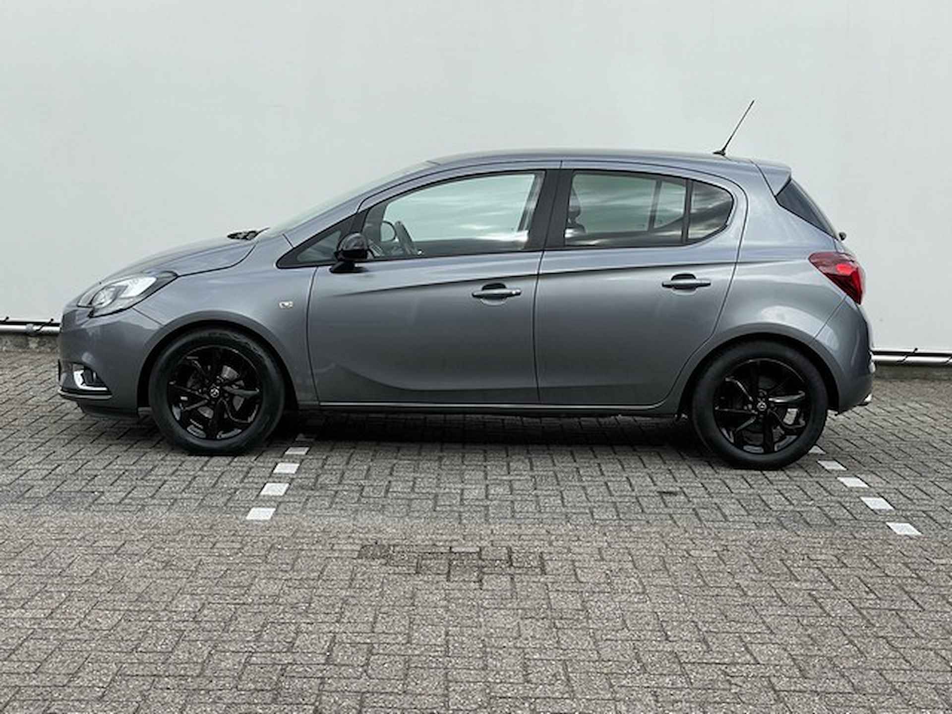 Opel Corsa 1.4 Color Edition met Navigatie via CarPlay, 16inch Velgen, Parkeersensoren - 3/24