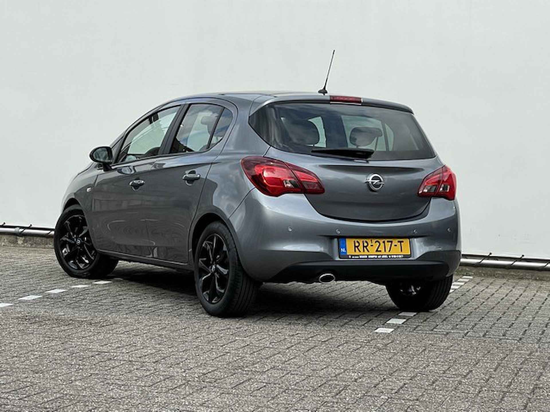 Opel Corsa 1.4 Color Edition met Navigatie via CarPlay, 16inch Velgen, Parkeersensoren - 4/24