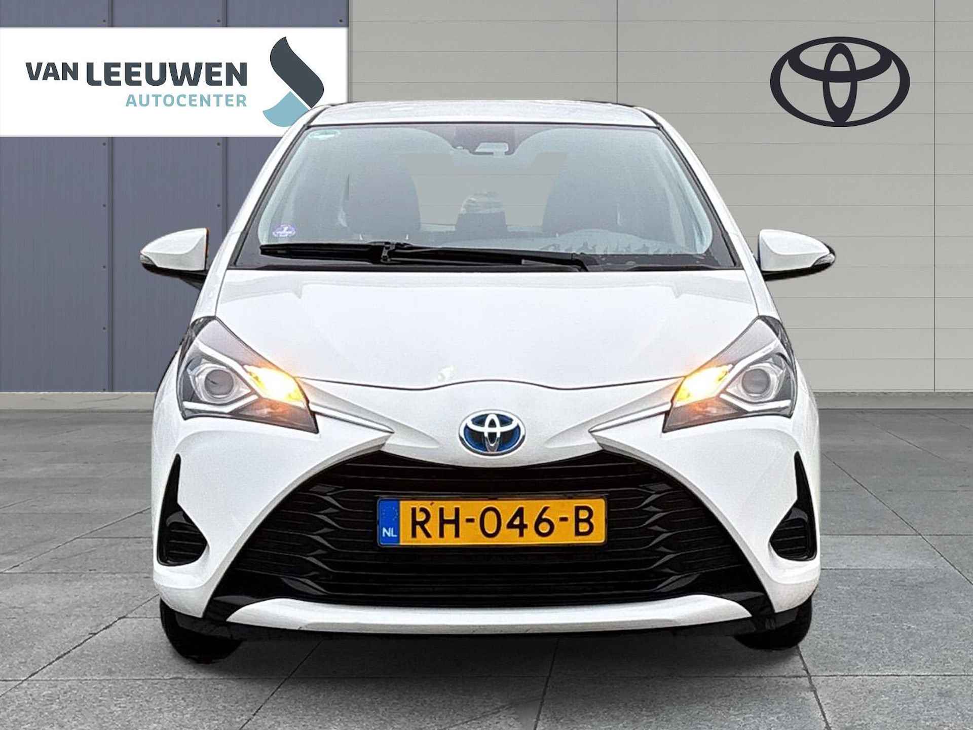 Toyota Yaris 1.5 Hybrid Aspiration - 2/19