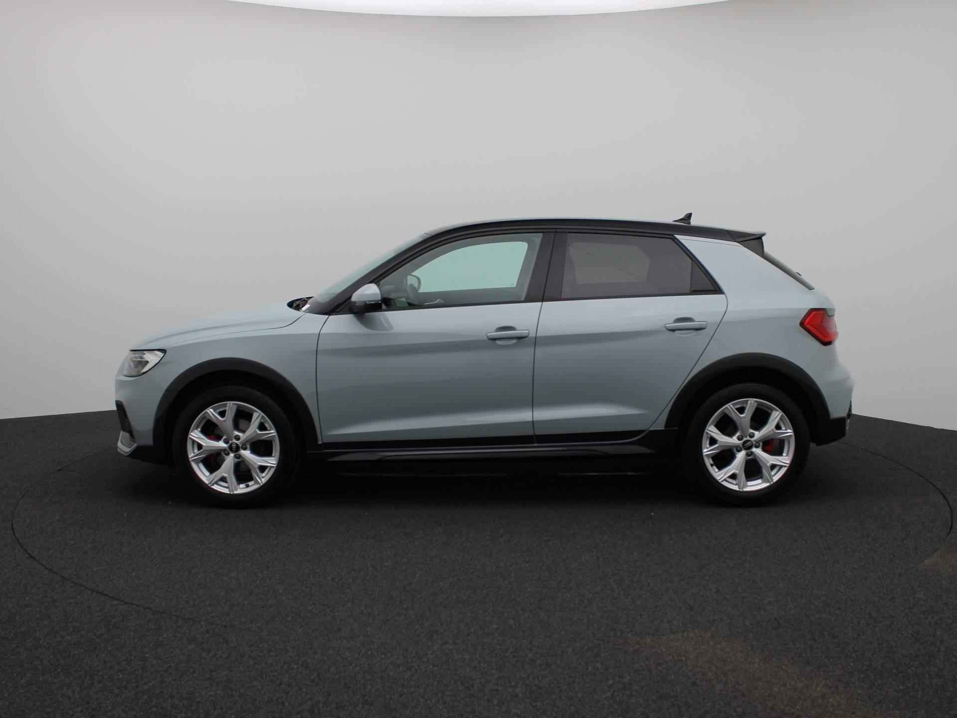 Audi A1 allstreet 30 TFSI Advanced edition 110 PK | Automaat | Navigatie | Camera | Adaptive Cruise Control | Climate Control | Stoelverwarming | Parkeersensoren | Virtual Cockpit | LED | Lichtmetalen velgen | Privacy glass | - 4/43