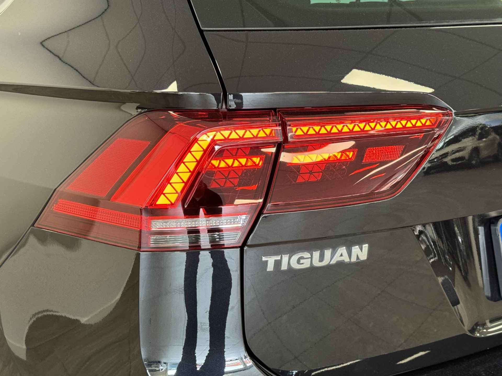 Volkswagen Tiguan 1.4 TSI Connected Series R-Line | Panoramadak | Trekhaak - 19/47