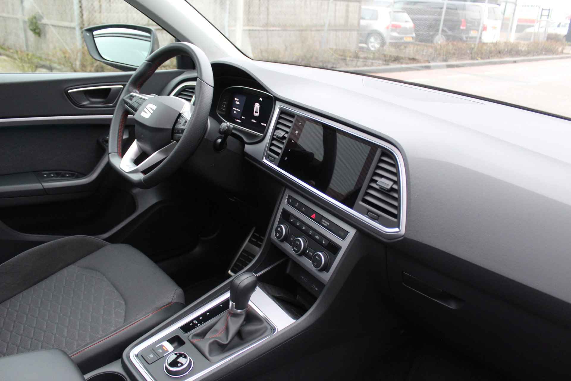 SEAT Ateca 1.5 TSI 150pk DSG FR Business Intense / Panoramadak / Virtual Cockpit / 19" LMV / Navi / Camera / Keyless / Stuur en Stoelverwarming - 17/38