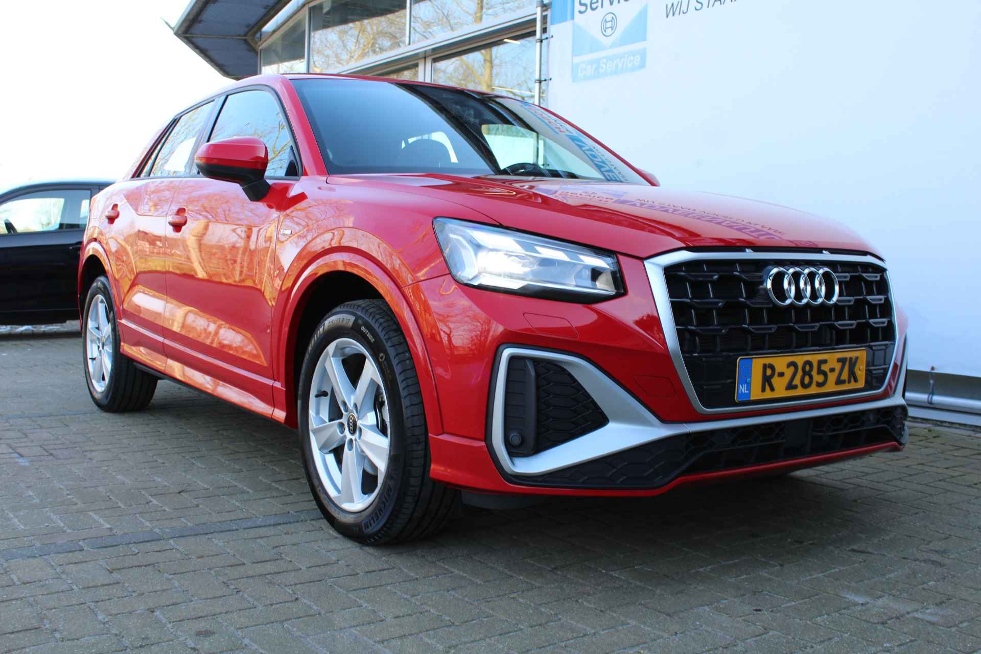 Audi Q2 35 TFSI S Edition | Incl. 12 maanden Garantie | Zwarte hemel bekleding | Matrix LED koplampen | Apple Carplay/Android auto | Lane assist | Parkeersensor v/a | Cruise control | Automaat | Digitale cockpit | 17 Inch LMV | Navigatie | Sfeerverlichting | Climate controle | Lane assist | Origineel NL auto | NAP | - 15/67