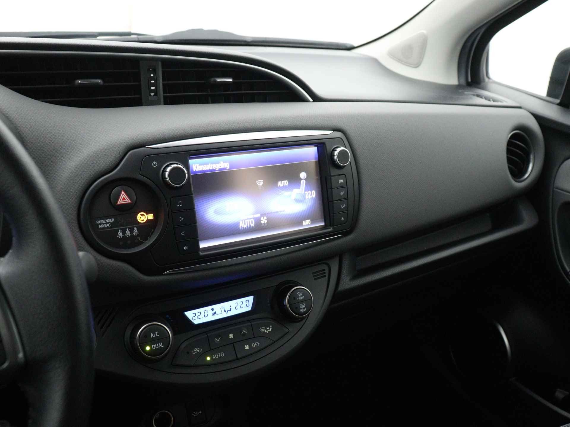 Toyota Yaris 1.5 Hybrid Trend | Navigatie | Camera | Climate Control | Cruise Control | - 8/43