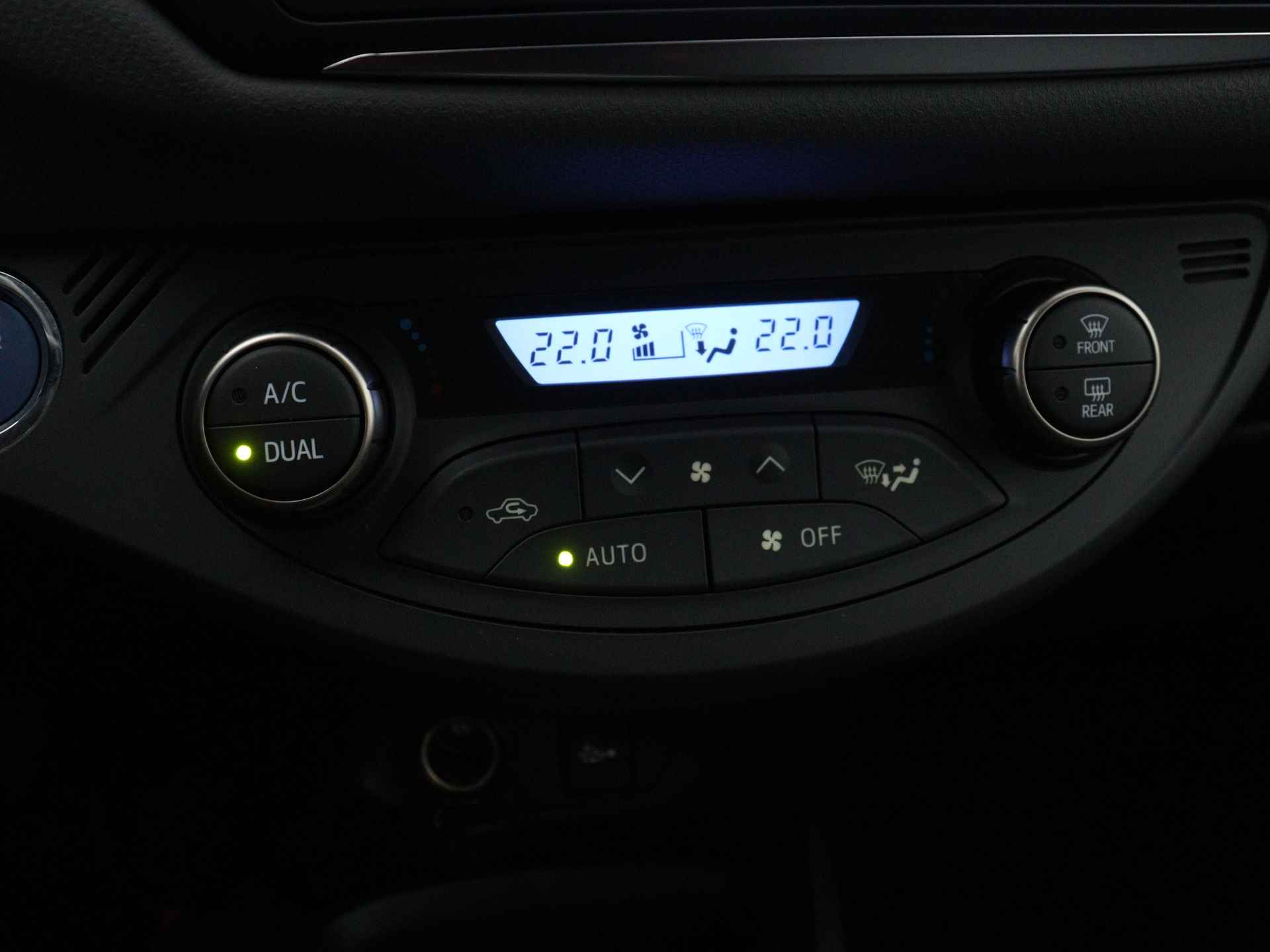 Toyota Yaris 1.5 Hybrid Trend | Navigatie | Camera | Climate Control | Cruise Control | - 12/43