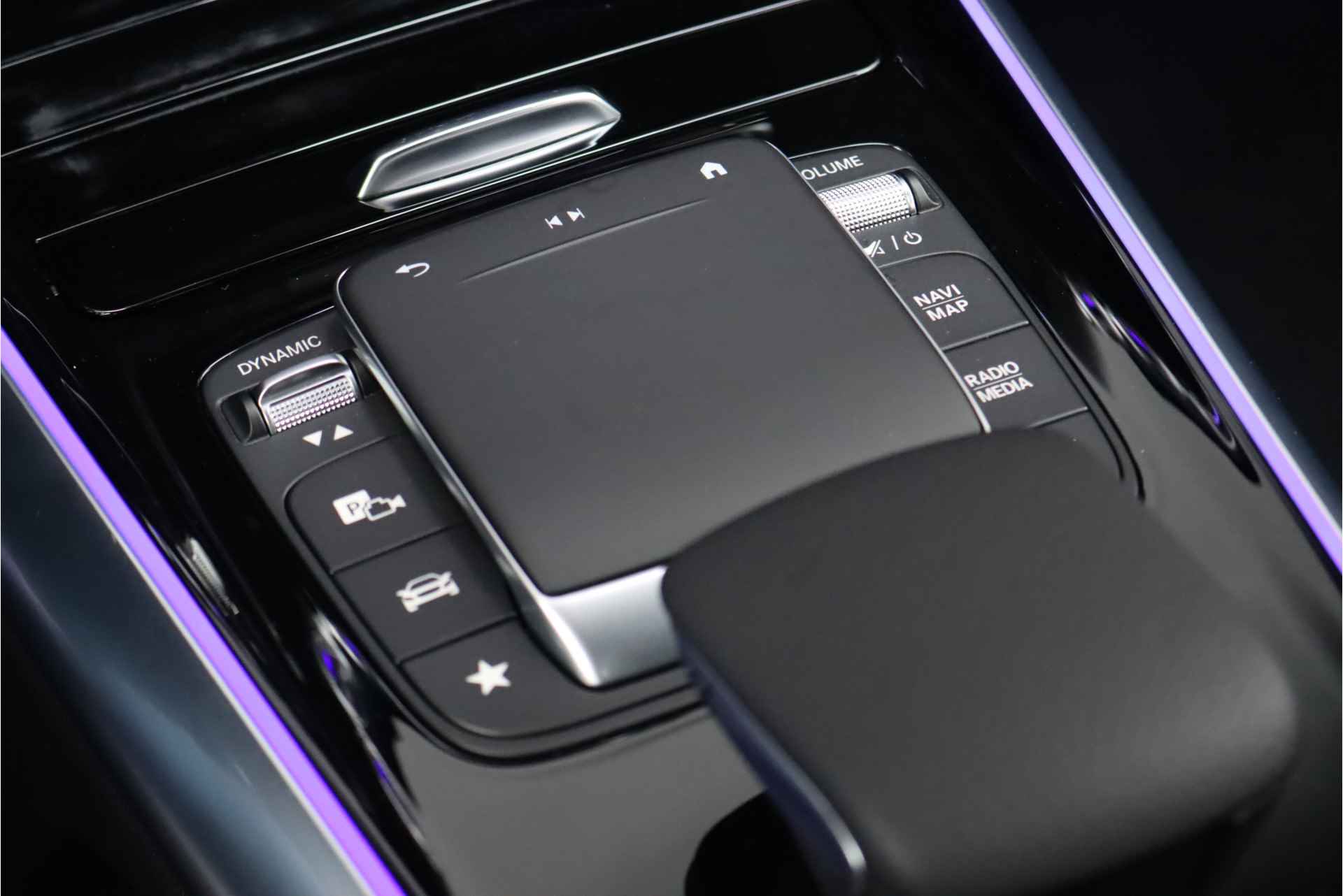 Mercedes-Benz B-Klasse 250 e Premium AMG Line Aut8, Hybride, Widescreen, Keyless Go, Camera, Trekhaak, Sfeerverlichting, Voorklimatisering, Cruise Control, Stoelverwarming, High Perf. LED, DAB, Etc. - 36/44