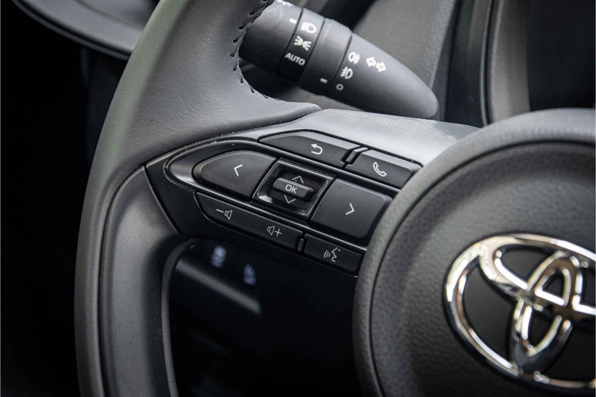 Toyota Aygo X 1.0 VVT-i S-CVT First Comfort & Style Cruise - Stoelverwarming - Lane Assist - 21/24