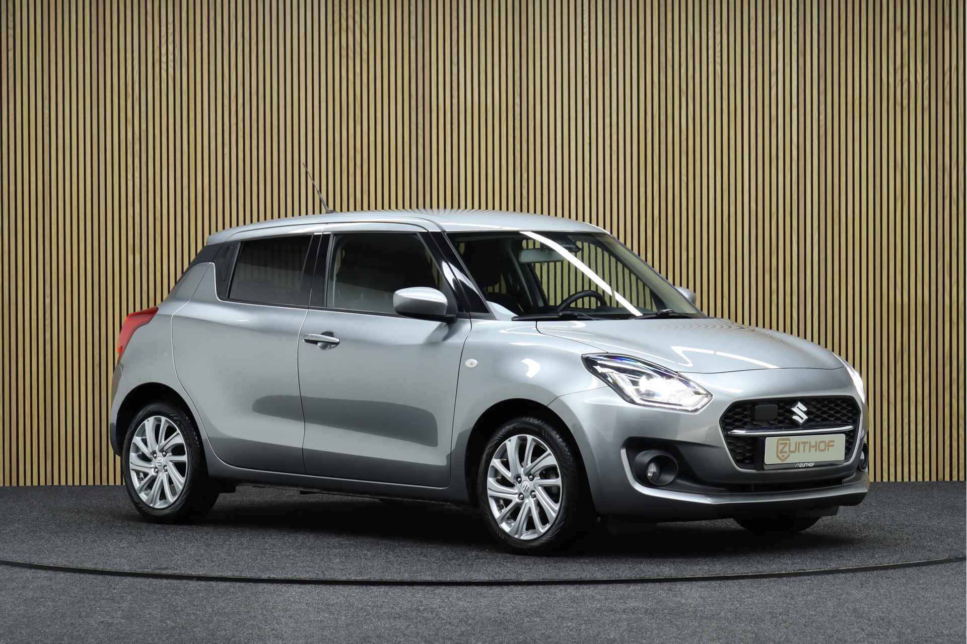 Suzuki Swift 1.2 Select Smart Hybrid | Adaptive-cruise | Camera | All-season Banden | Parkeerhulp | Stoelverwarming | Navigatie | Dodehoekdetectie - 12/40