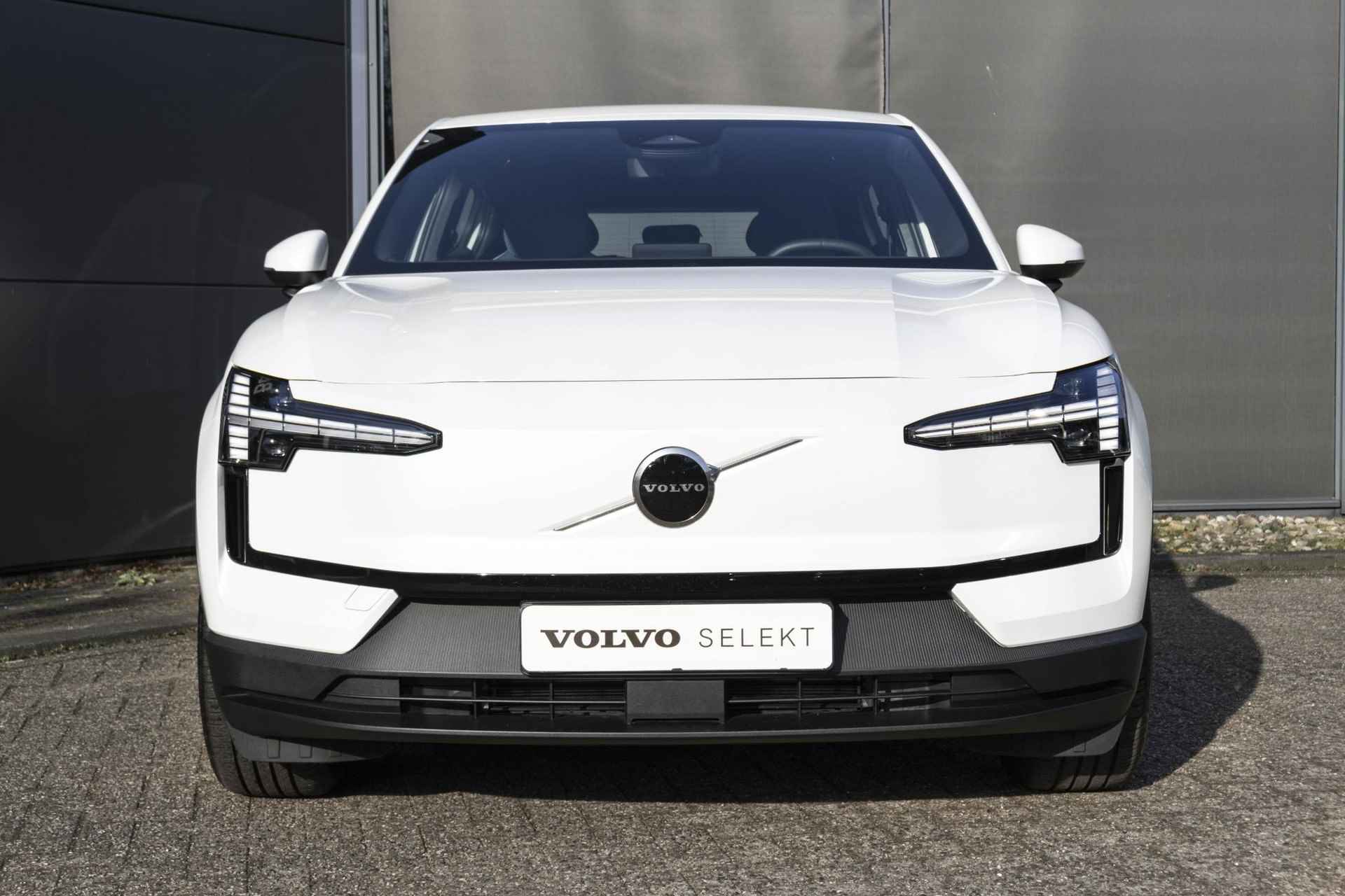 Volvo EX30 Single Motor Extended Range Core 69 kWh | 18'' Lichtmetalen Velgen | Adaptieve Cruise Control | Google Maps Navigatie | Standkachel | Parkeercamera | Lane Keeping Aid | Trekhaak | Voorstoelen verwarmd - 6/38