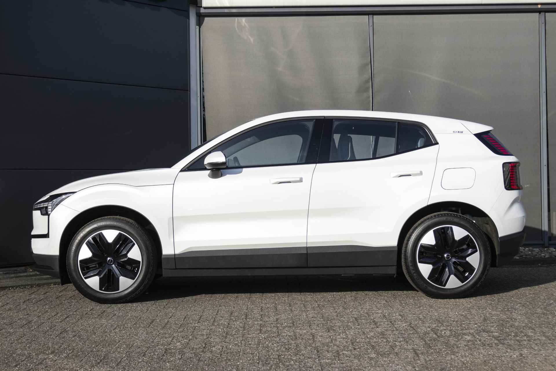 Volvo EX30 Single Motor Extended Range Core 69 kWh | 18'' Lichtmetalen Velgen | Adaptieve Cruise Control | Google Maps Navigatie | Standkachel | Parkeercamera | Lane Keeping Aid | Trekhaak | Voorstoelen verwarmd - 8/38