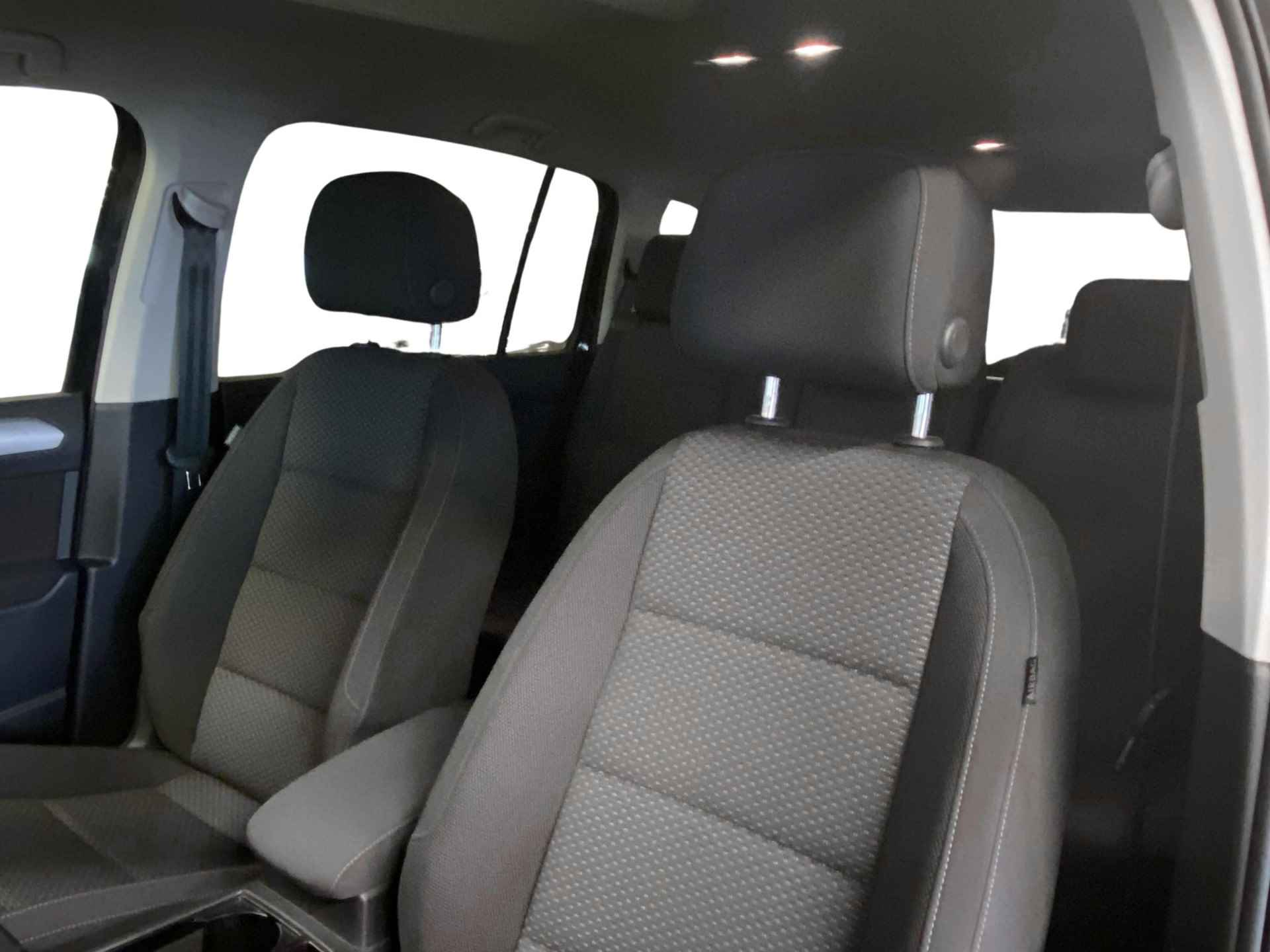 Volkswagen Touran 1.5 TSI Family 7p | Navigatie | Achteruitrijcamera | Adaptive Cruise Control | LED Koplampen - 18/29