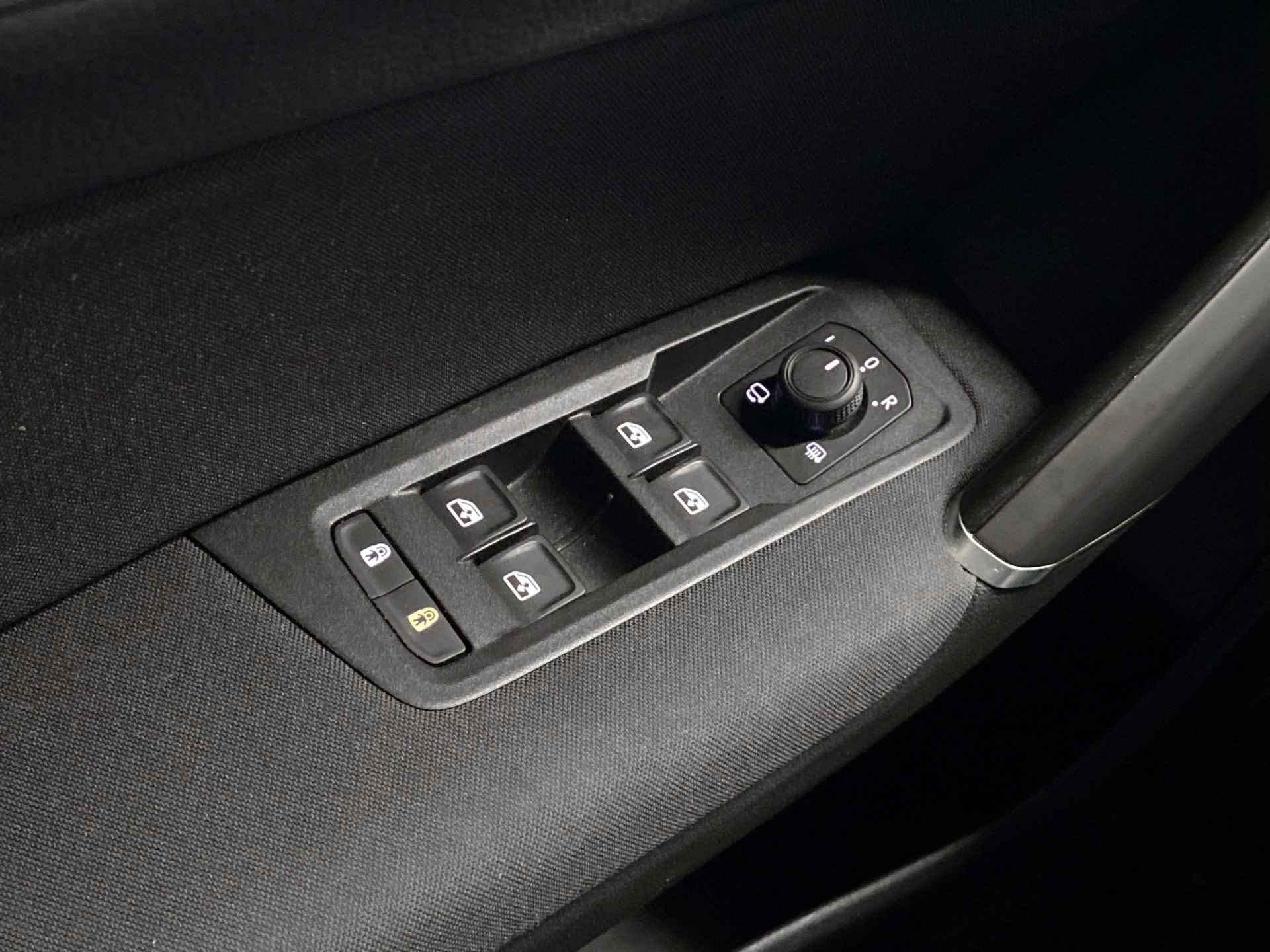 Volkswagen Touran 1.5 TSI Family 7p | Navigatie | Achteruitrijcamera | Adaptive Cruise Control | LED Koplampen - 27/29