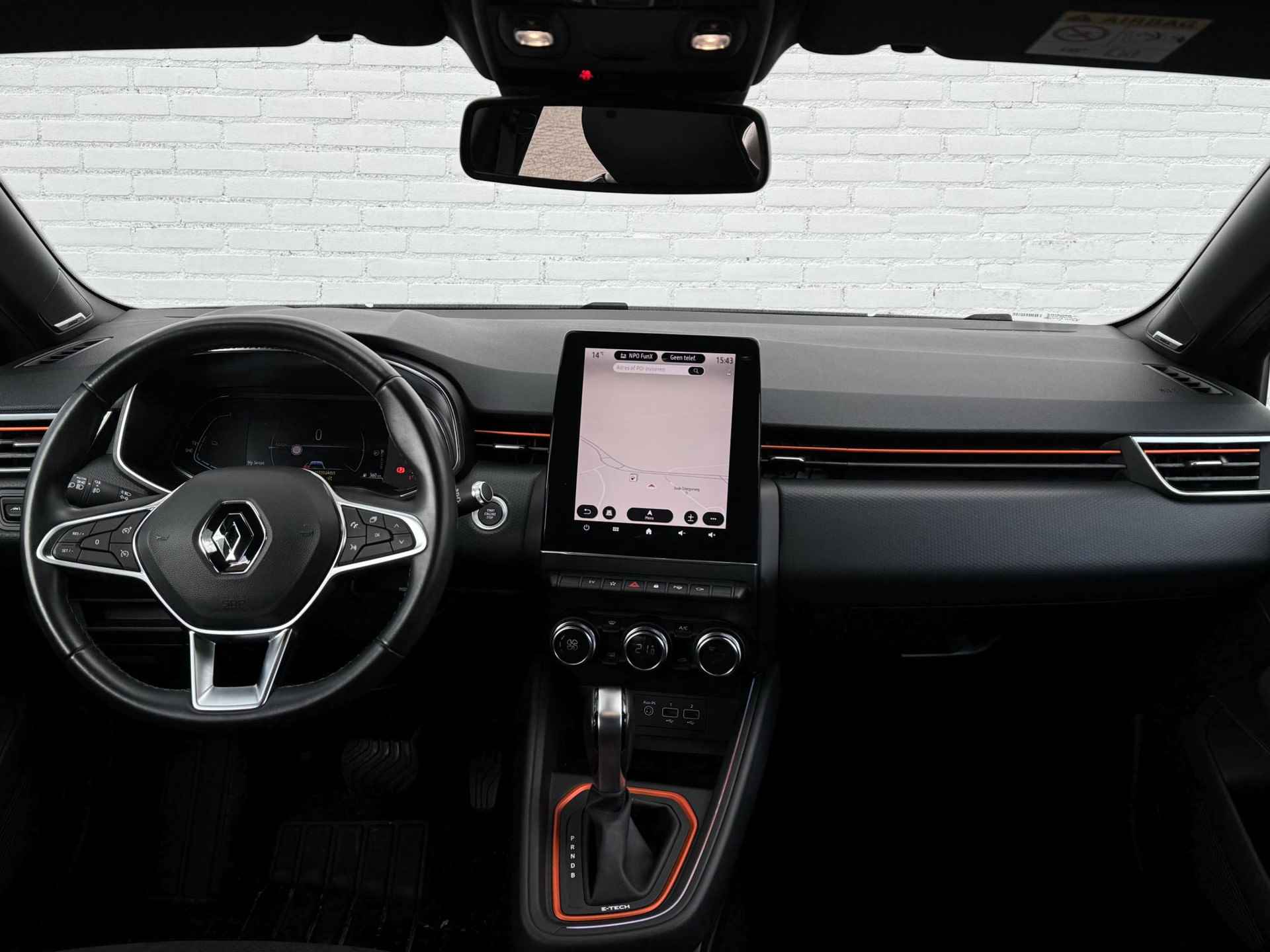 Renault Clio 1.6 E-Tech Hybrid 140 Intens Automaat / BOSE / 360 Camera / Apple Carplay & Android Auto / Dode Hoek Detectie / Navigatie / Cruise / Clima / Parkeer Assistent / Parkeersensoren / Lane Assist / - 2/51