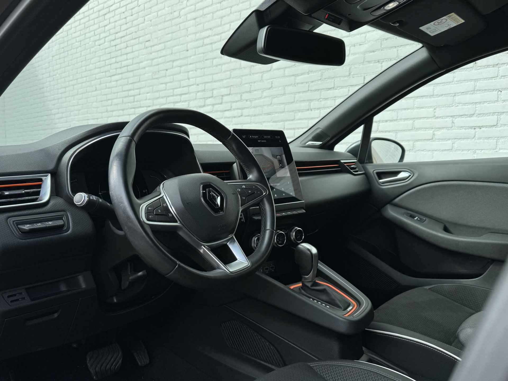 Renault Clio 1.6 E-Tech Hybrid 140 Intens Automaat / BOSE / 360 Camera / Apple Carplay & Android Auto / Dode Hoek Detectie / Navigatie / Cruise / Clima / Parkeer Assistent / Parkeersensoren / Lane Assist / - 20/51