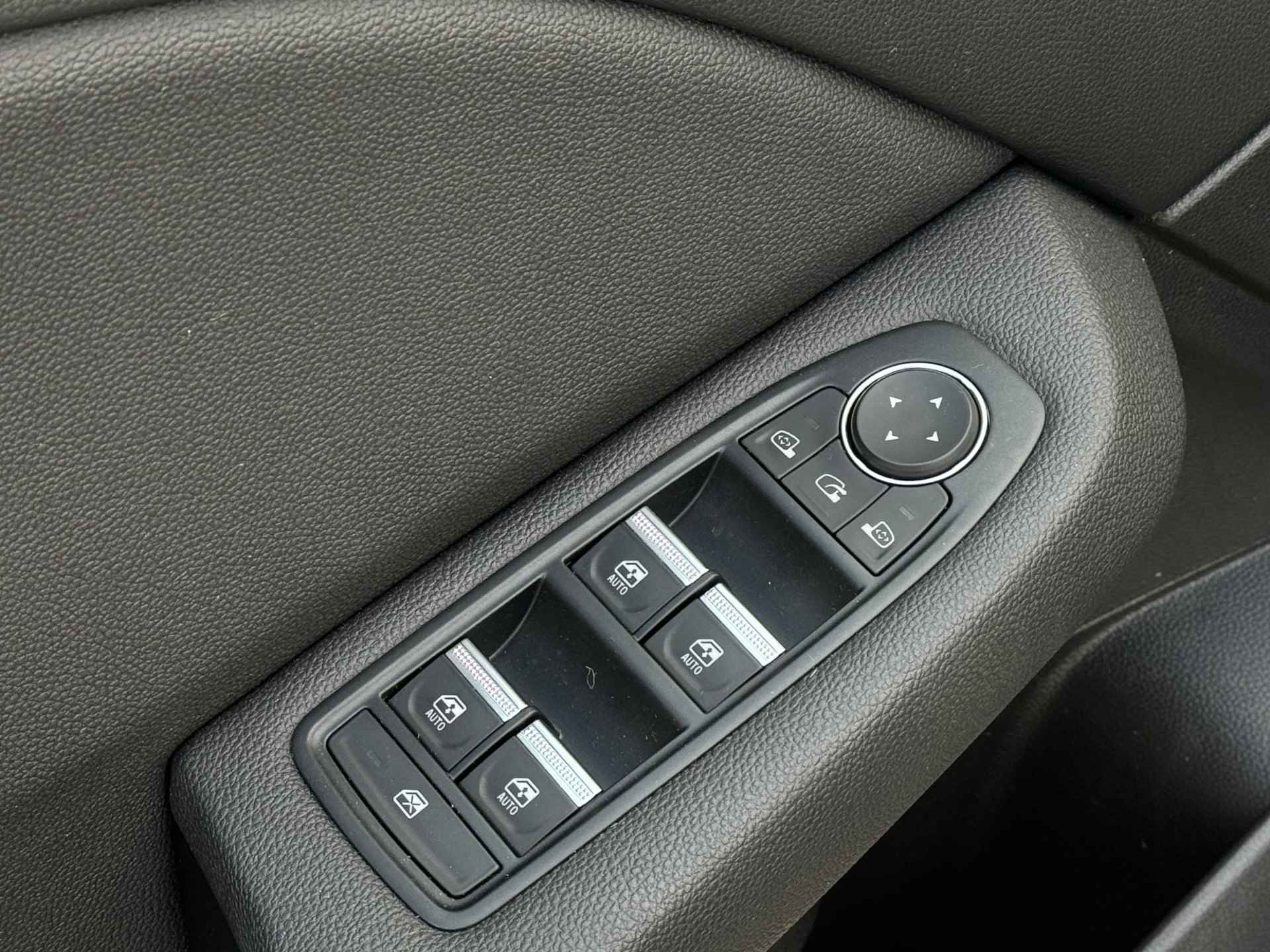 Renault Clio 1.6 E-Tech Hybrid 140 Intens Automaat / BOSE / 360 Camera / Apple Carplay & Android Auto / Dode Hoek Detectie / Navigatie / Cruise / Clima / Parkeer Assistent / Parkeersensoren / Lane Assist / - 21/51