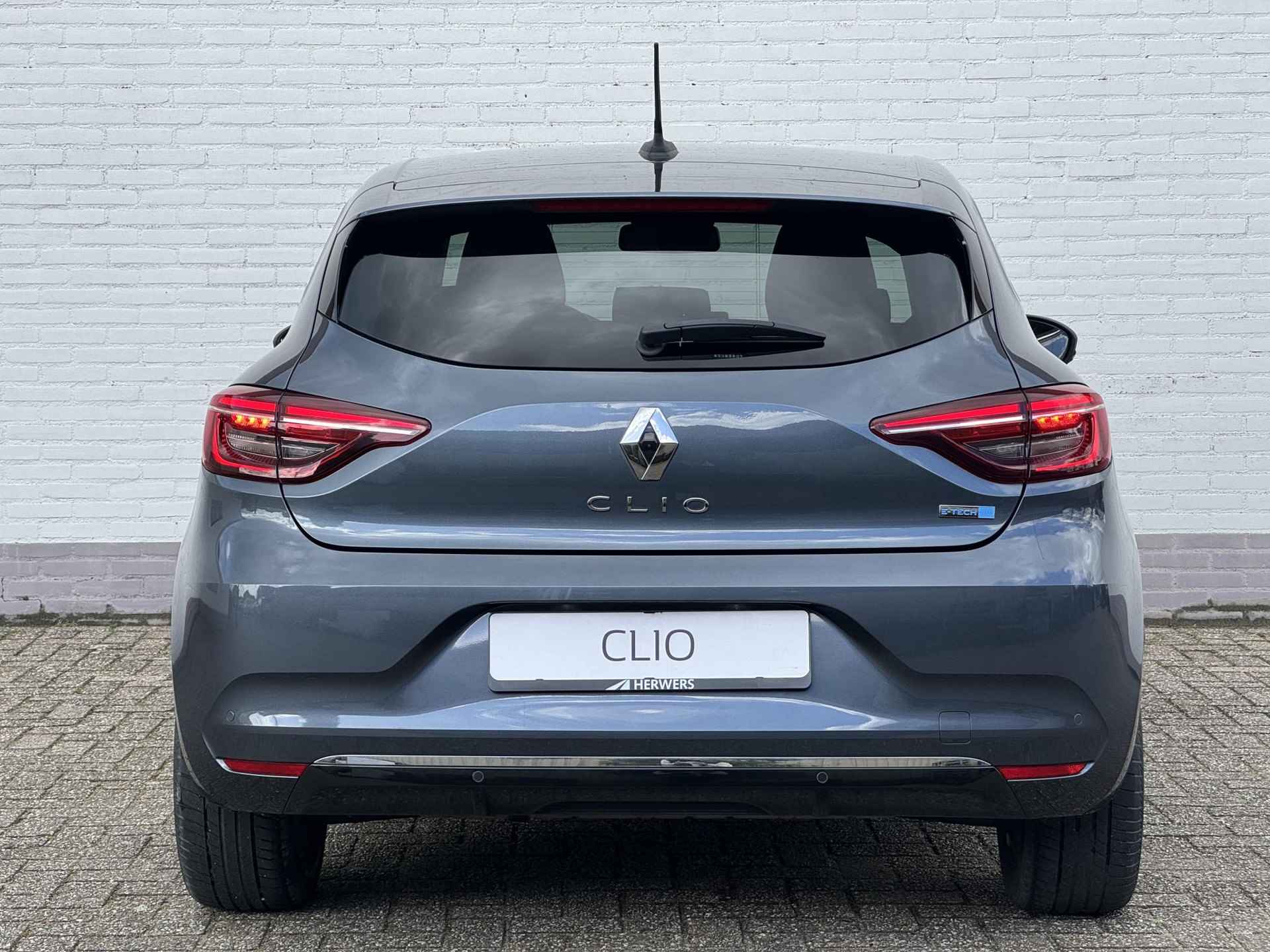 Renault Clio 1.6 E-Tech Hybrid 140 Intens Automaat / BOSE / 360 Camera / Apple Carplay & Android Auto / Dode Hoek Detectie / Navigatie / Cruise / Clima / Parkeer Assistent / Parkeersensoren / Lane Assist / - 23/51