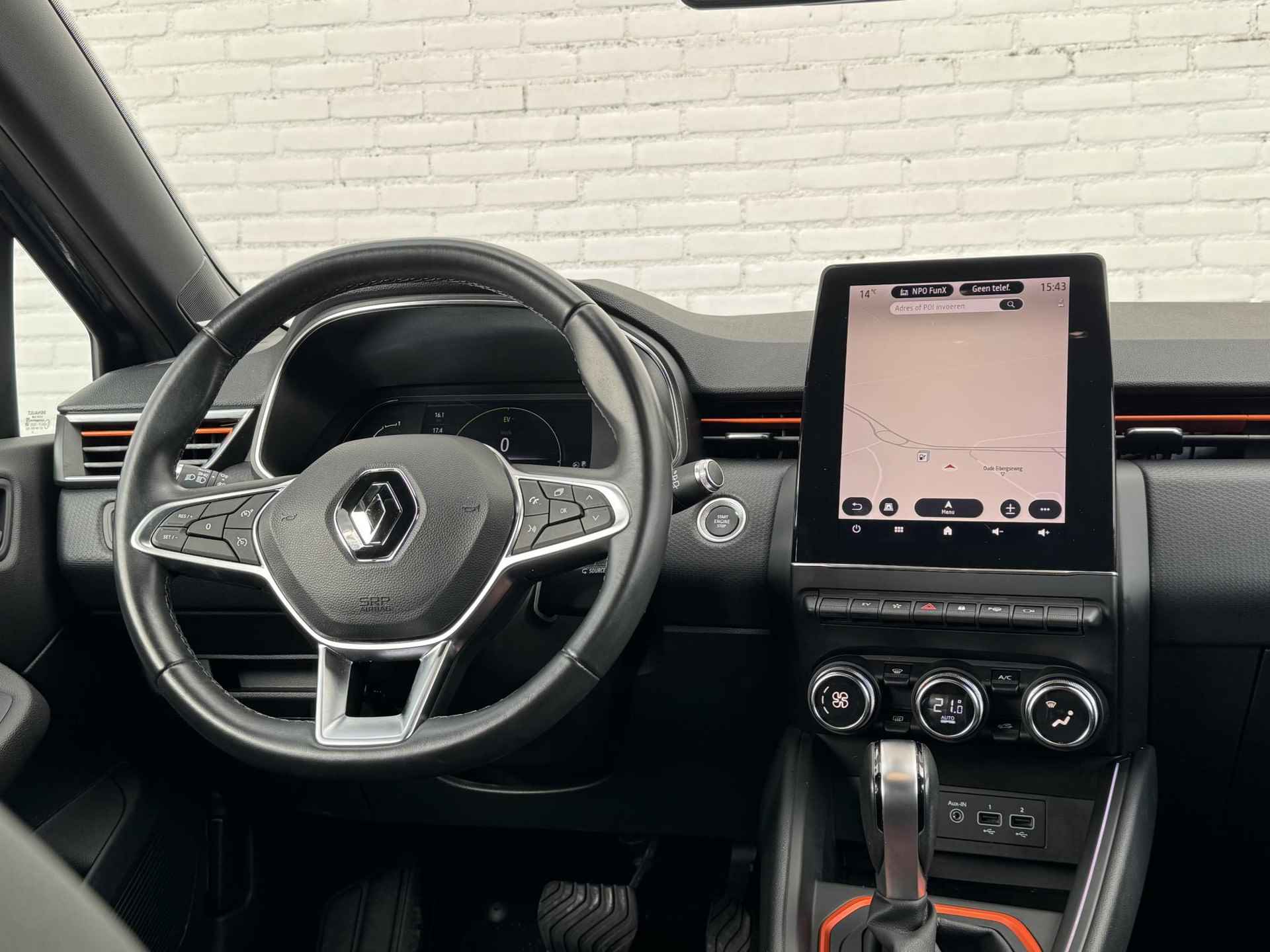Renault Clio 1.6 E-Tech Hybrid 140 Intens Automaat / BOSE / 360 Camera / Apple Carplay & Android Auto / Dode Hoek Detectie / Navigatie / Cruise / Clima / Parkeer Assistent / Parkeersensoren / Lane Assist / - 29/51