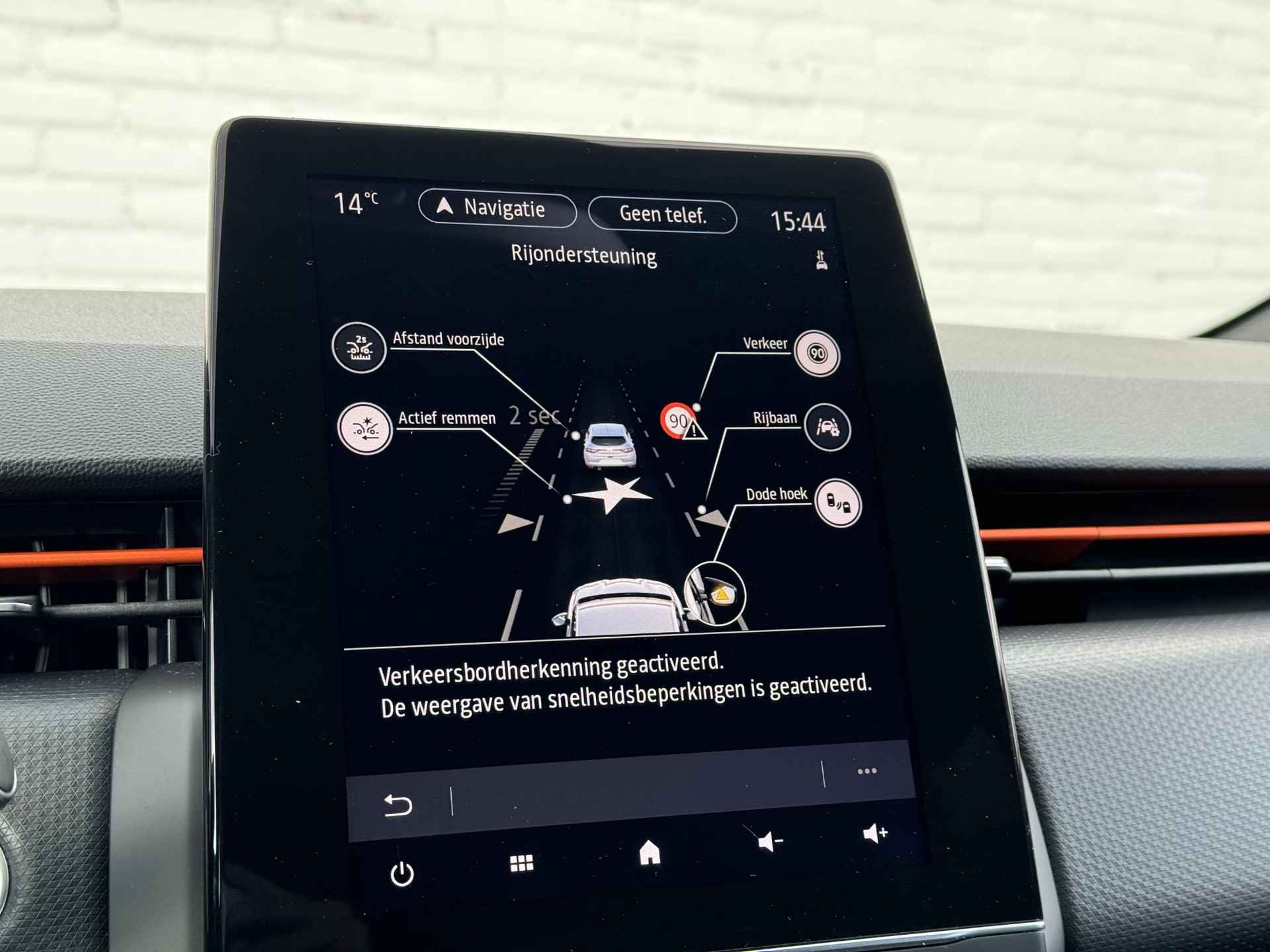 Renault Clio 1.6 E-Tech Hybrid 140 Intens Automaat / BOSE / 360 Camera / Apple Carplay & Android Auto / Dode Hoek Detectie / Navigatie / Cruise / Clima / Parkeer Assistent / Parkeersensoren / Lane Assist / - 39/51