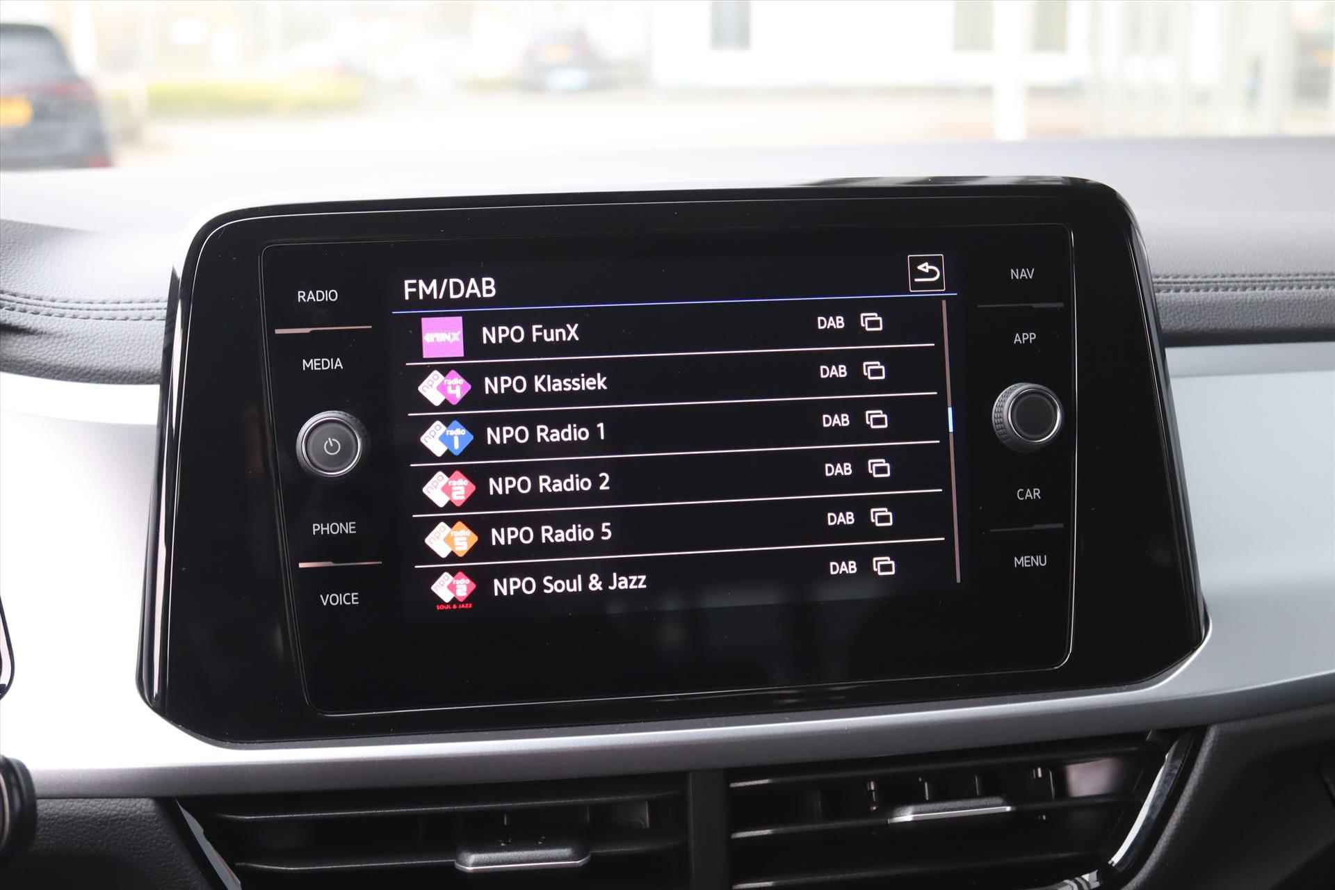 Volkswagen T-Roc 1.5TSI 150PK AUTOMAAT LIFE EDITION Navi Carplay | Adapt.Cruise | Camera | Keyless | Digitaal Cockpit | Stoelverw. | Led | Clima | 17 Inch Lm | - 20/55