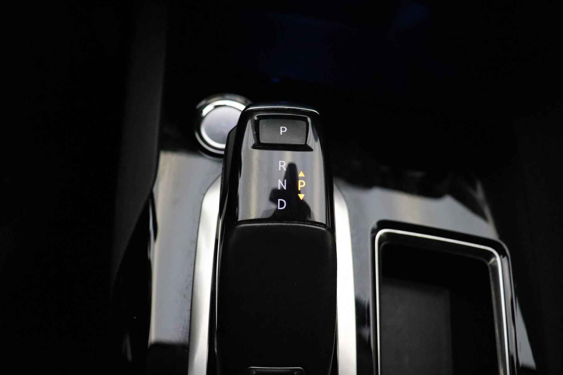 Peugeot 3008 1.2 PureTech Première 130 PK Automaat | Navigatie | Camera | Climate control | Trekhaak | Lichtmetalen velgen | Getint glas - 31/40