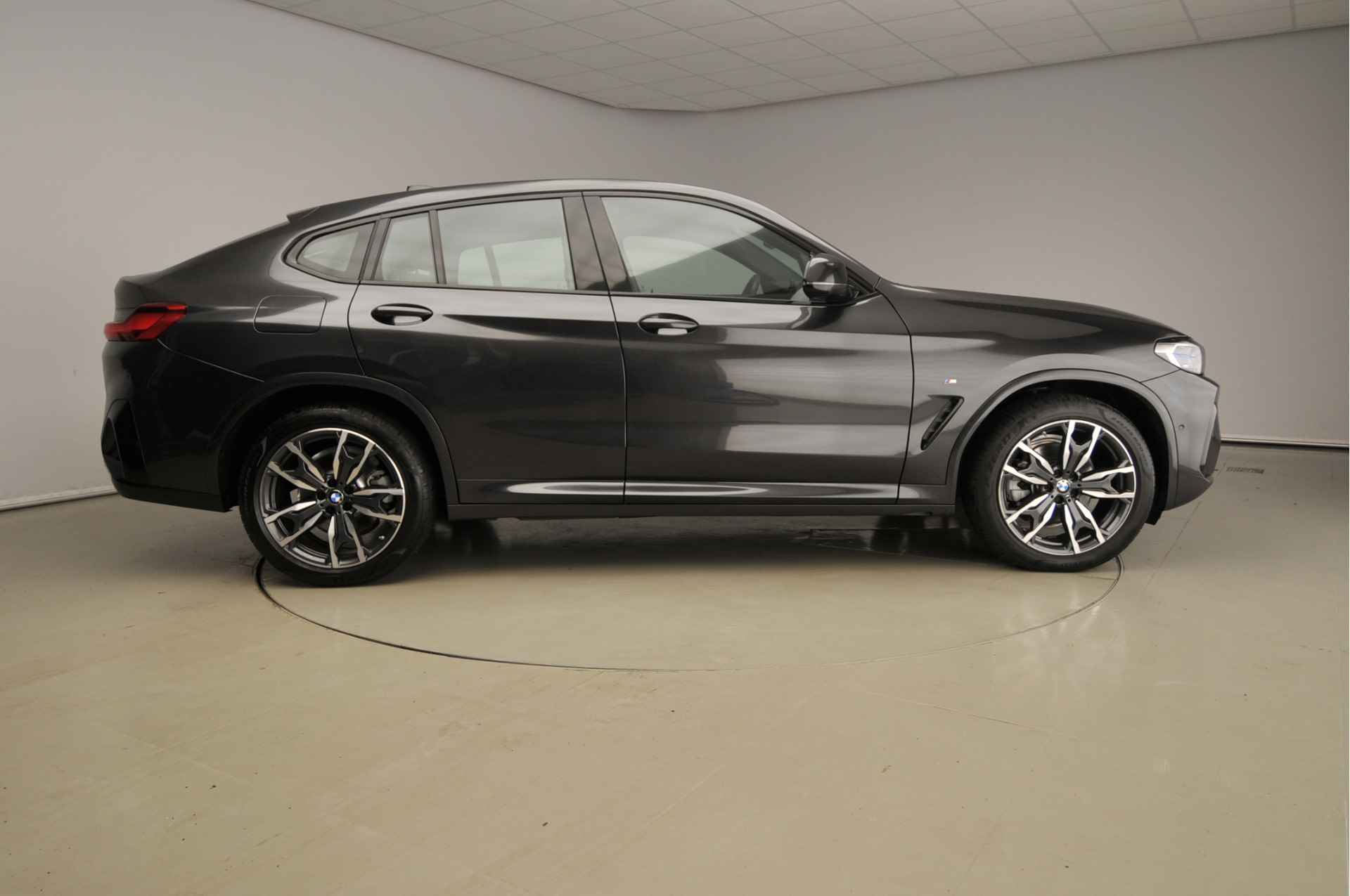 BMW X4 xDrive20i M-Sportpakket Laserlicht / Leder / Navigatie / Sportstoelen / Stoelverwarming / Keyles go / DAB / Hifi speakers / Alu 20 inch - 5/40