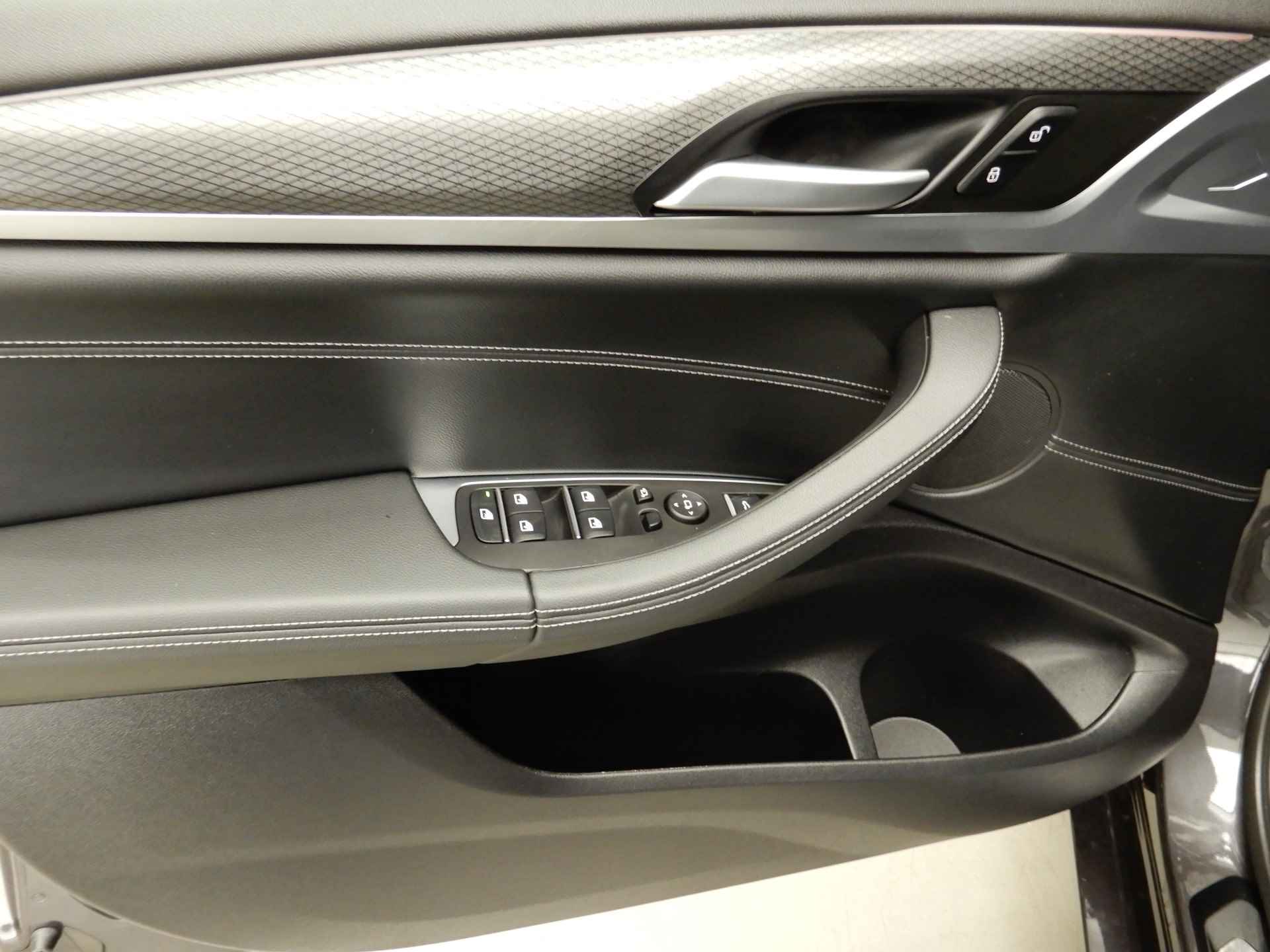 BMW X4 xDrive20i M-Sportpakket Laserlicht / Leder / Navigatie / Sportstoelen / Stoelverwarming / Keyles go / DAB / Hifi speakers / Alu 20 inch - 21/40