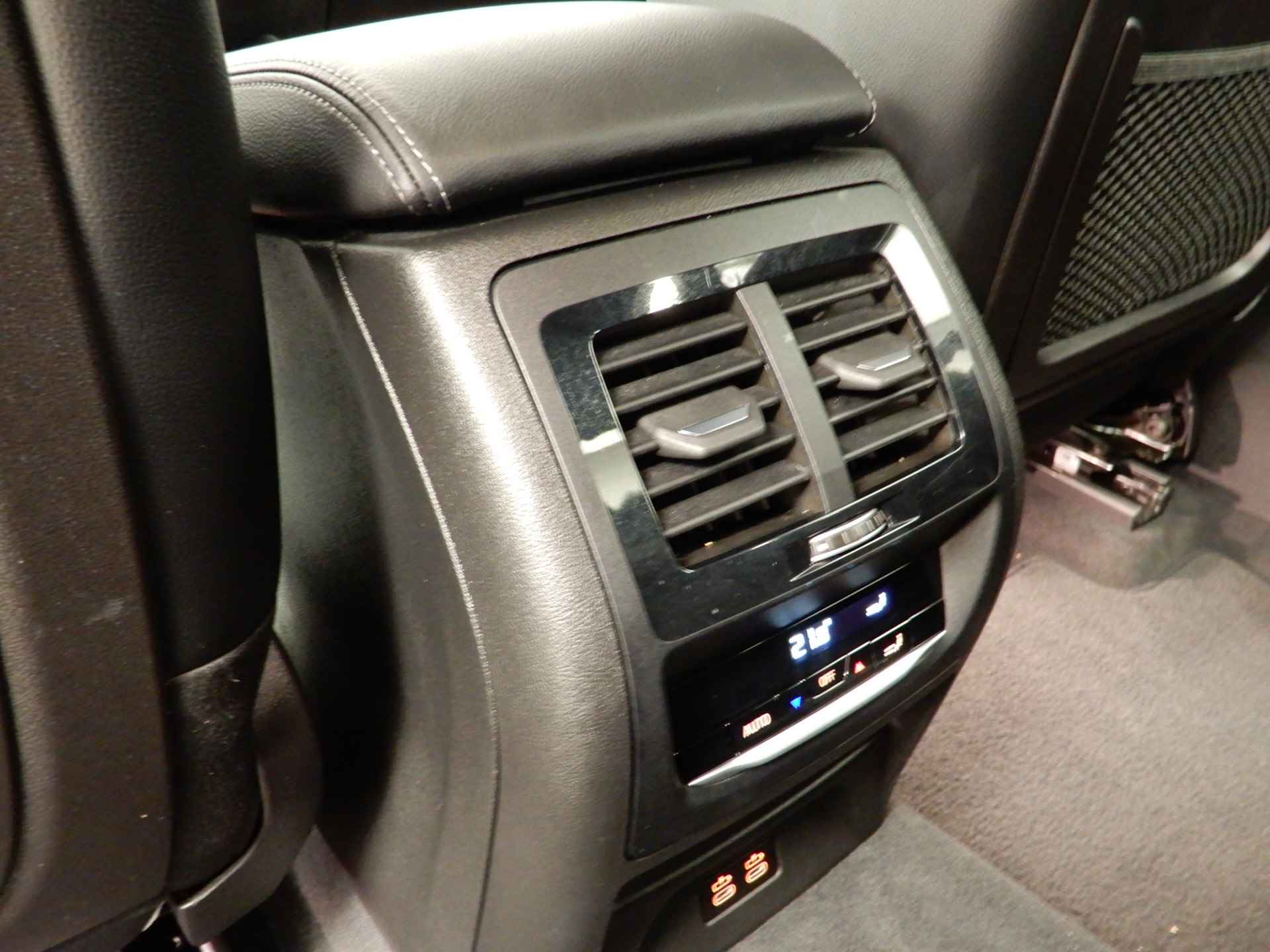 BMW X4 xDrive20i M-Sportpakket Laserlicht / Leder / Navigatie / Sportstoelen / Stoelverwarming / Keyles go / DAB / Hifi speakers / Alu 20 inch - 24/40