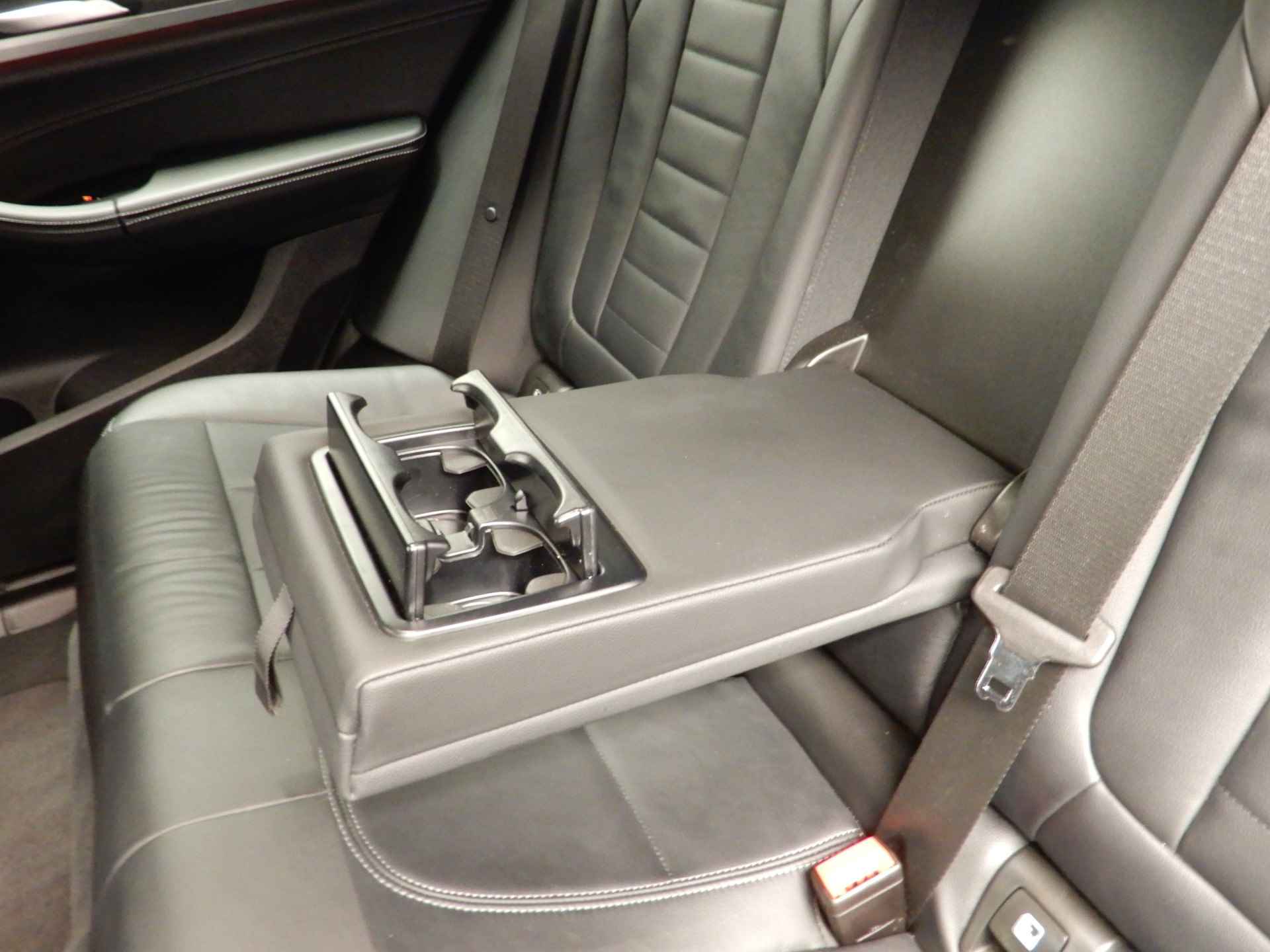 BMW X4 xDrive20i M-Sportpakket Laserlicht / Leder / Navigatie / Sportstoelen / Stoelverwarming / Keyles go / DAB / Hifi speakers / Alu 20 inch - 25/40