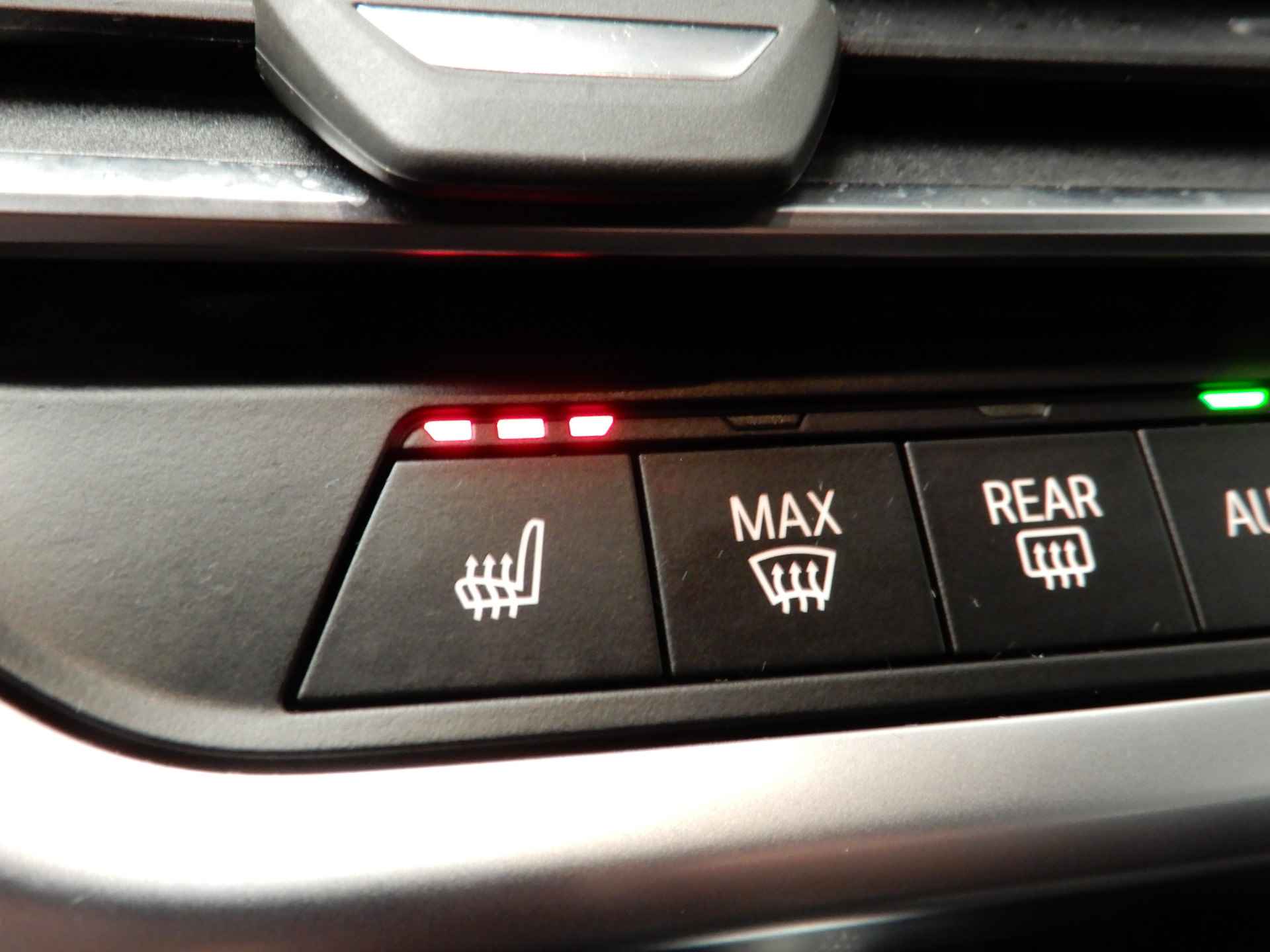 BMW X4 xDrive20i M-Sportpakket Laserlicht / Leder / Navigatie / Sportstoelen / Stoelverwarming / Keyles go / DAB / Hifi speakers / Alu 20 inch - 32/40