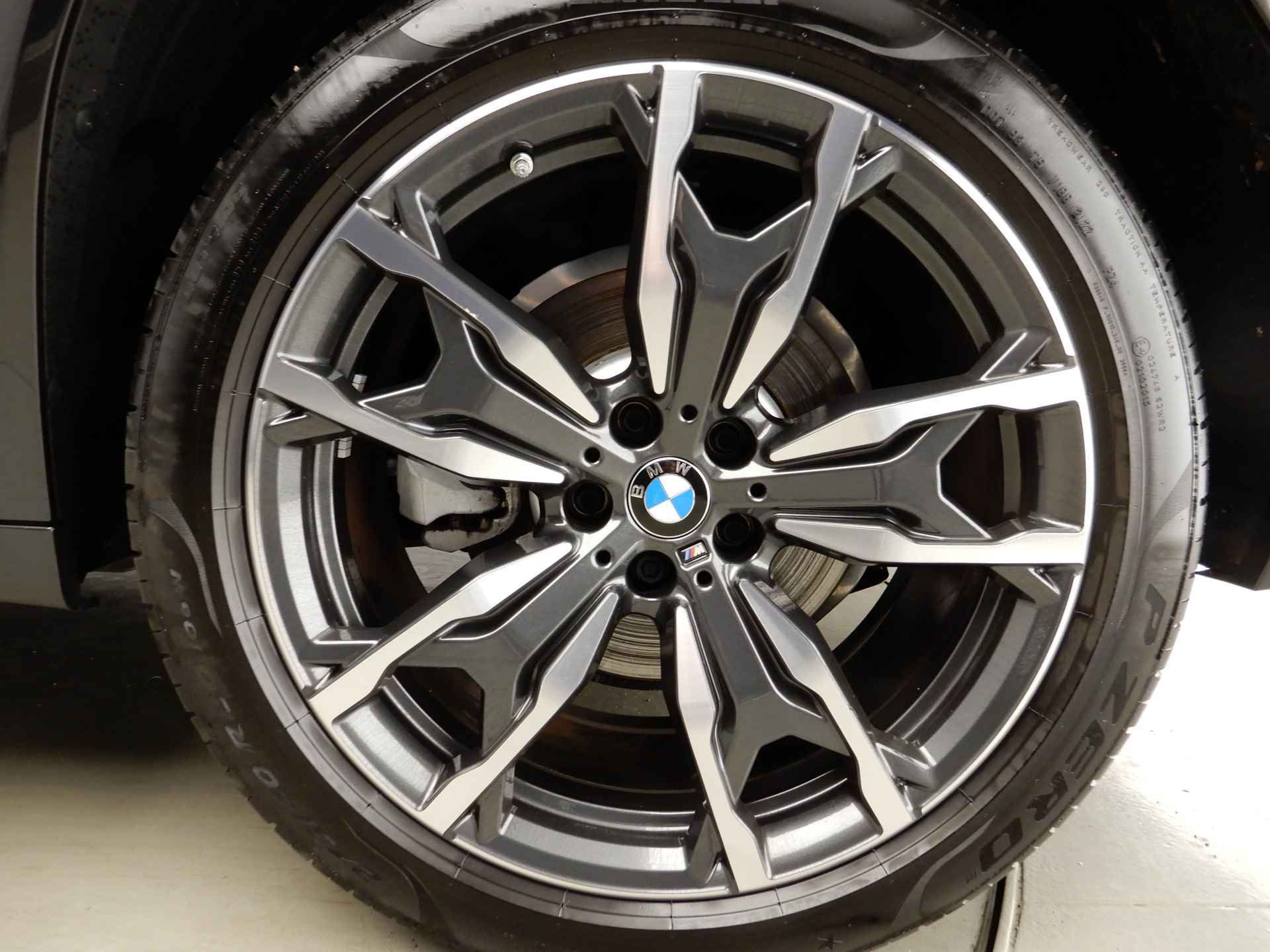BMW X4 xDrive20i M-Sportpakket Laserlicht / Leder / Navigatie / Sportstoelen / Stoelverwarming / Keyles go / DAB / Hifi speakers / Alu 20 inch - 40/40