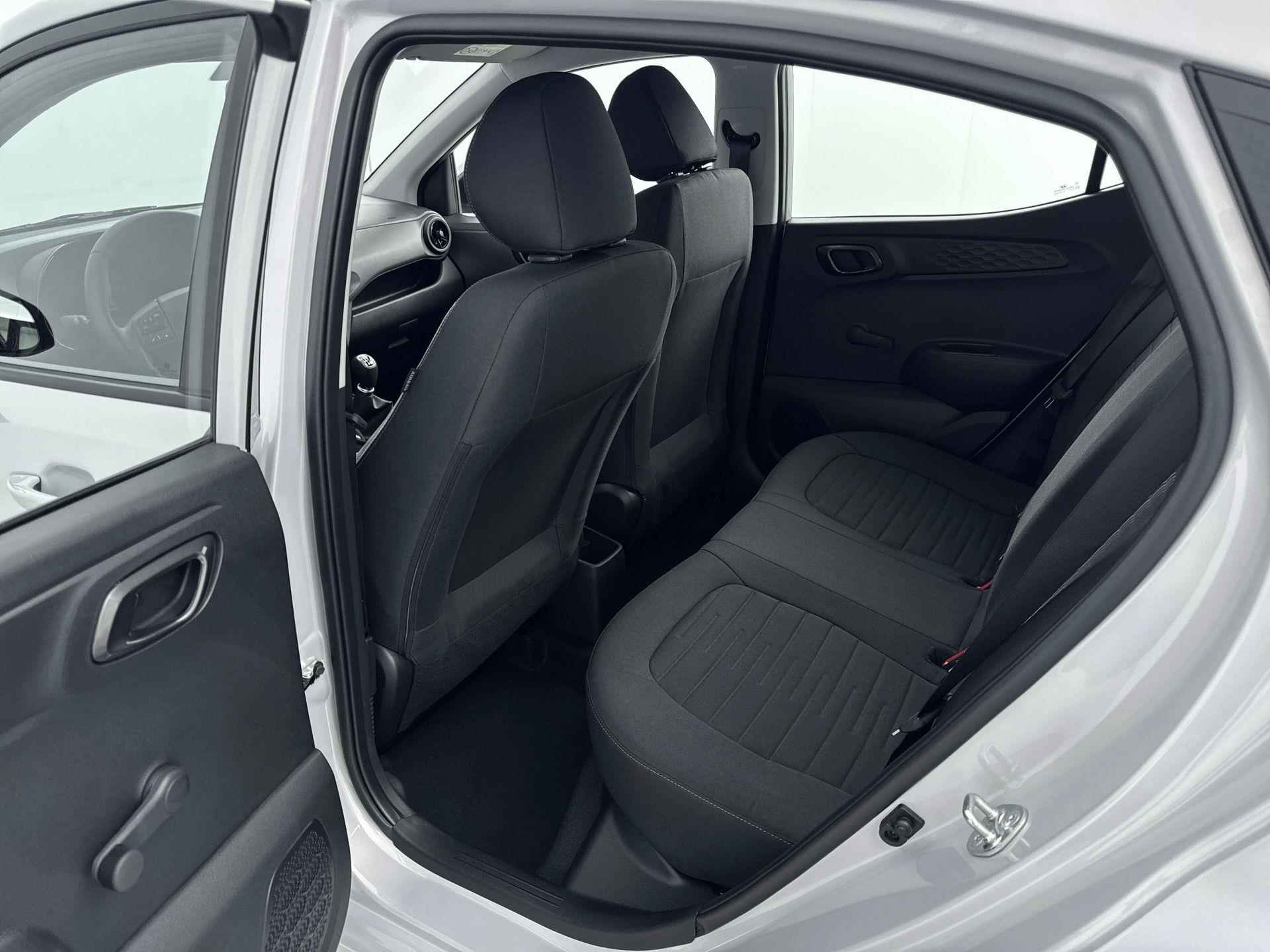 Hyundai i10 1.0 Comfort | Incl. €2300,- Prijspakkersactie! | Apple Carplay | Android Auto | Cruise control | Armsteun | Airco | - 10/27