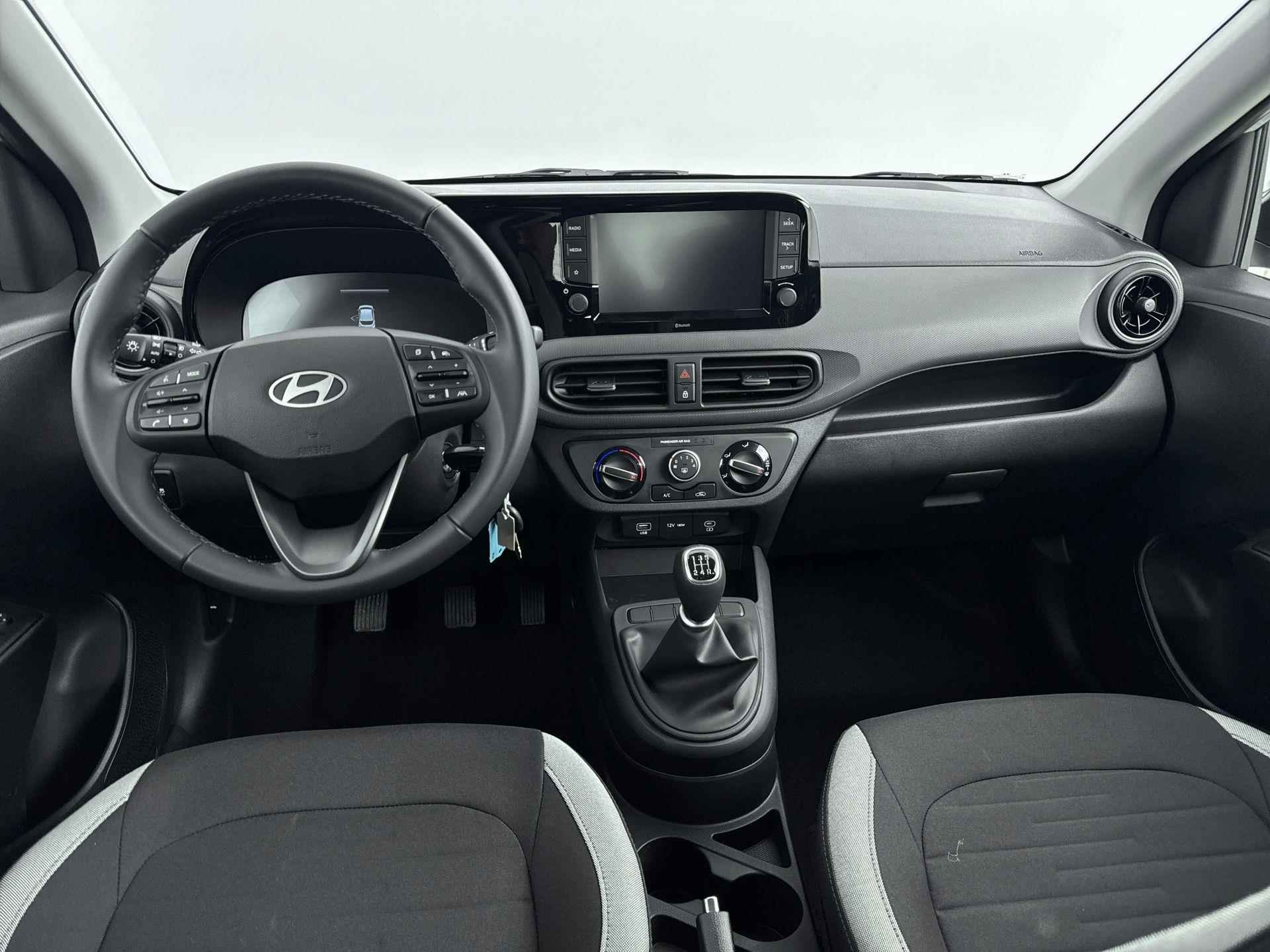 Hyundai i10 1.0 Comfort | Incl. €2300,- Prijspakkersactie! | Apple Carplay | Android Auto | Cruise control | Armsteun | Airco | - 11/27
