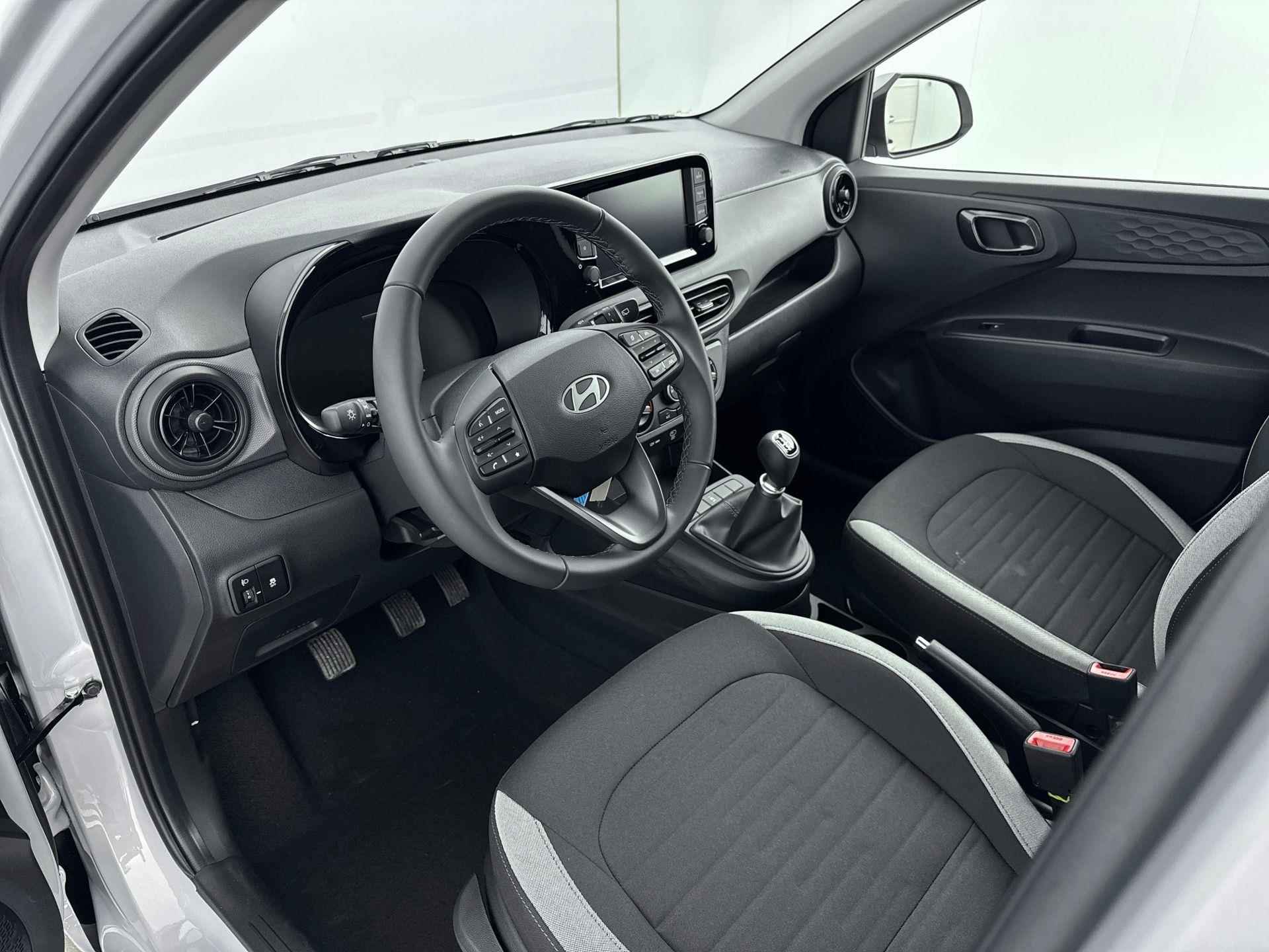Hyundai i10 1.0 Comfort | Incl. €2300,- Prijspakkersactie! | Apple Carplay | Android Auto | Cruise control | Armsteun | Airco | - 26/27