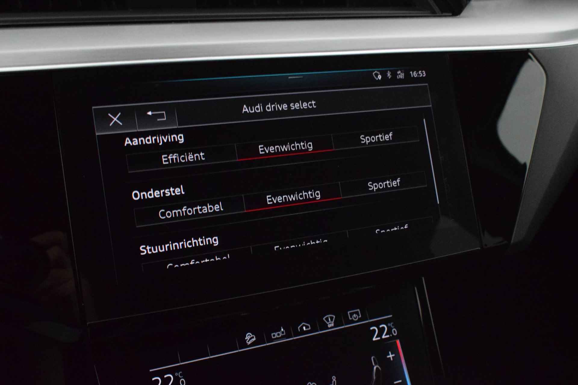 Audi e-tron 55 360pk quattro 2x S-Line 95 kWh Trekhaak 360Camera RS-Stoelen B&O Sluithulp Luchtvering Spiegelcamera's Panoramadak Leder Navigatie - 31/68