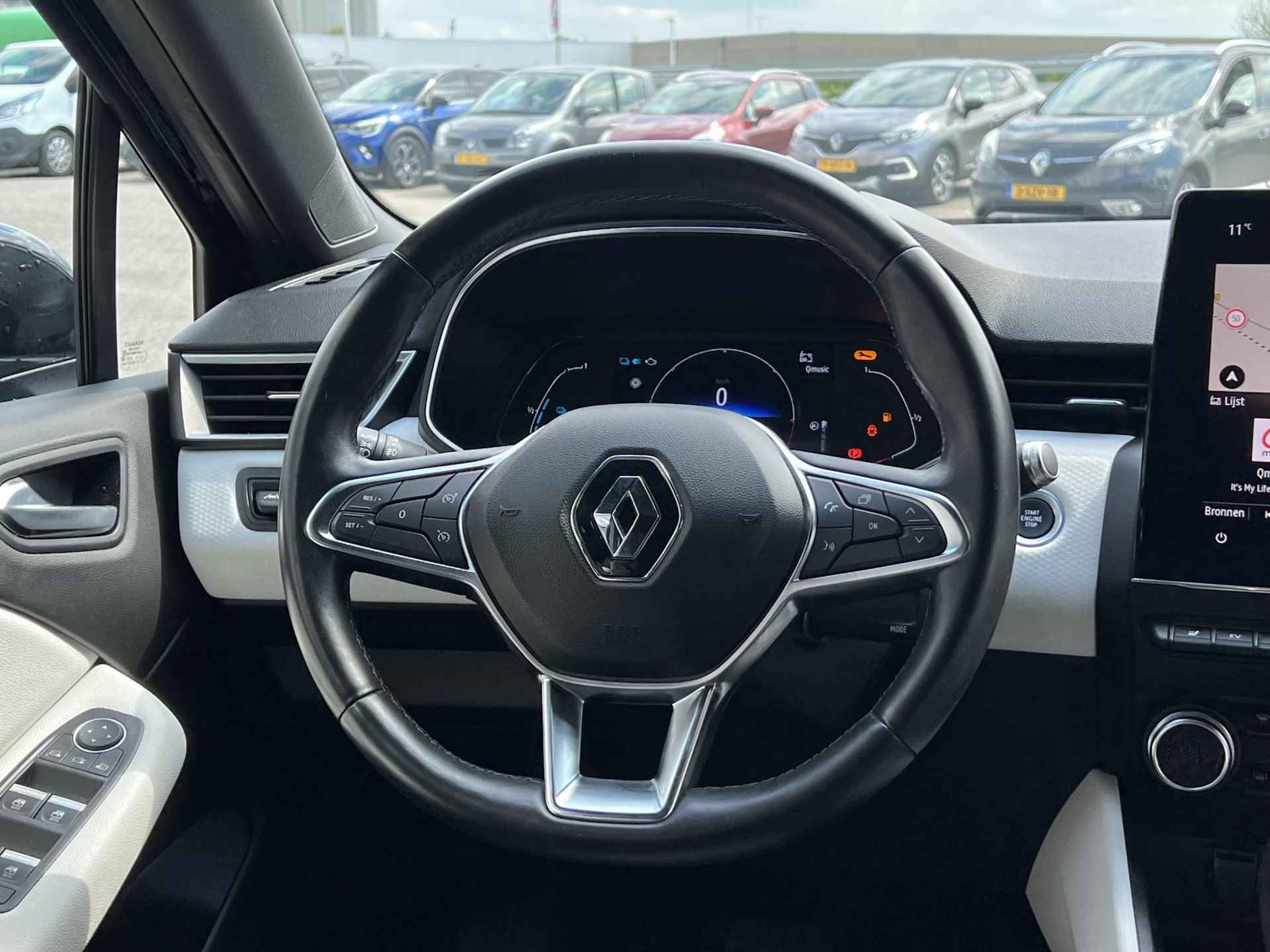 Renault Clio 1.6 E-Tech Hybrid 140 Intens , Navigatie groot, Stoel & stuur verwarming, Lichtmetaal 17'', Key-less, Achteruitrijcamera, LED, Parkeersensoren, Cruise Control, Climate Control - 8/35