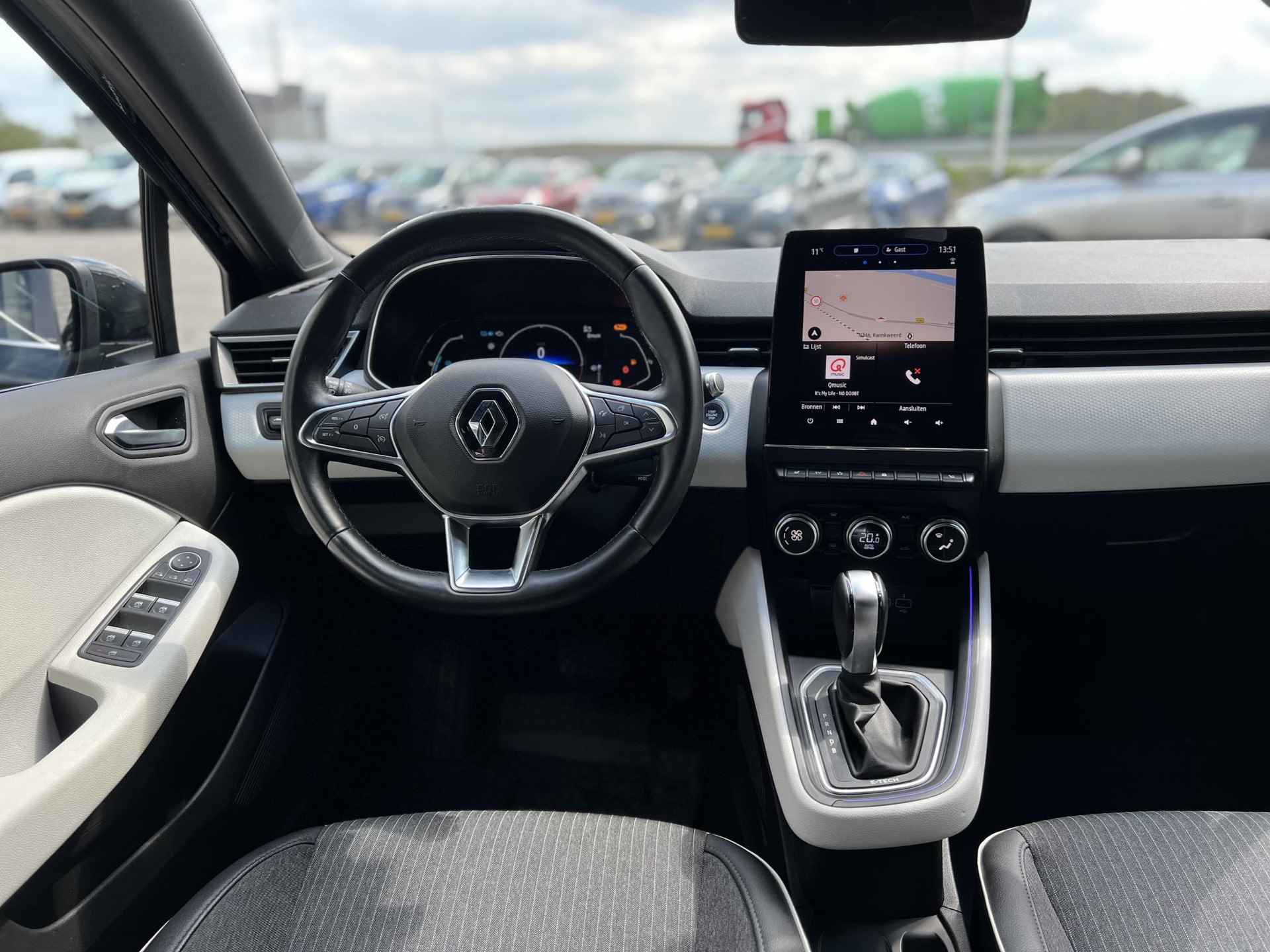 Renault Clio 1.6 E-Tech Hybrid 140 Intens , Navigatie groot, Stoel & stuur verwarming, Lichtmetaal 17'', Key-less, Achteruitrijcamera, LED, Parkeersensoren, Cruise Control, Climate Control - 9/35