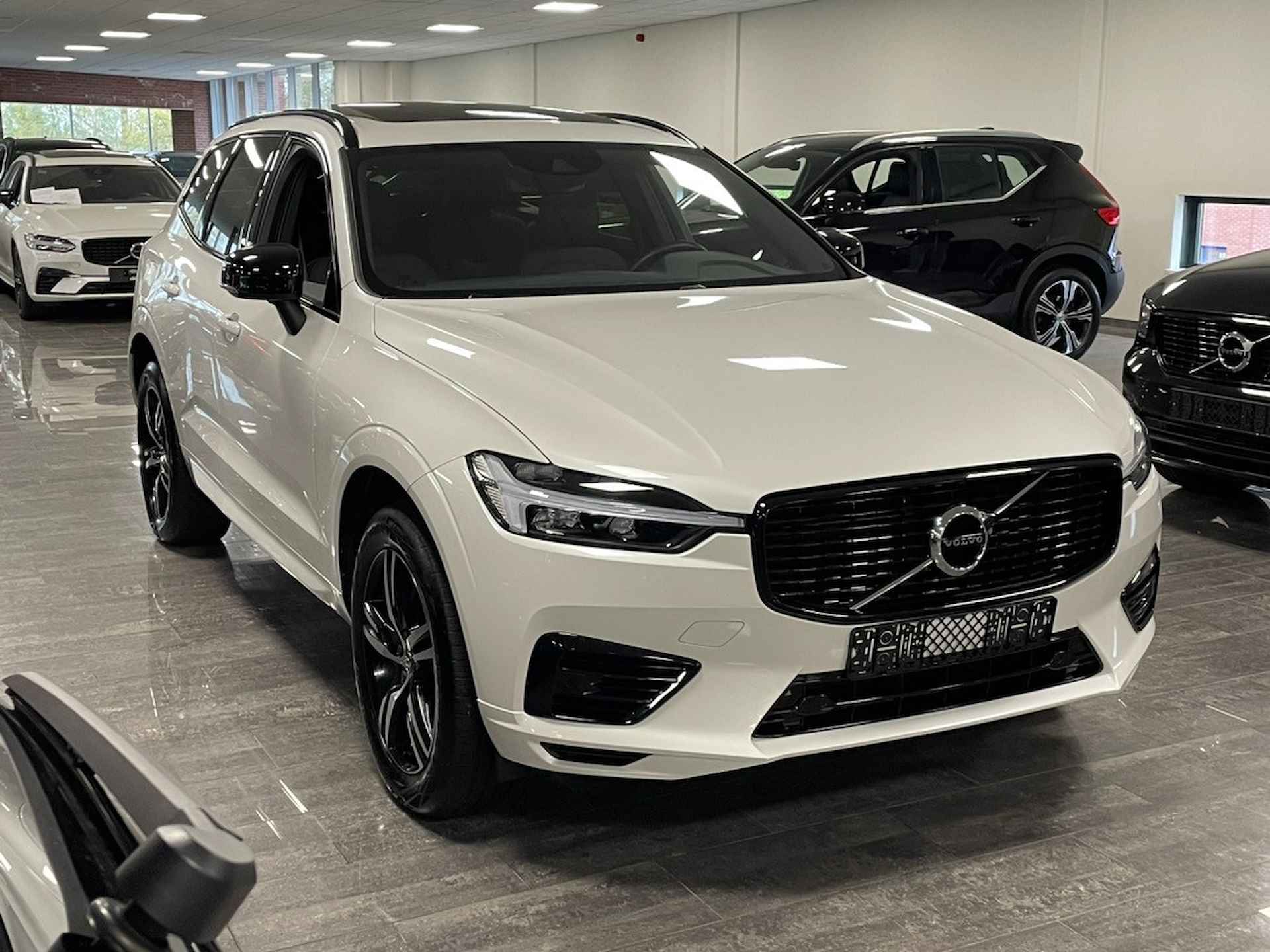 Volvo XC60 T6 AWD Recharge R-Design | Harman Kardon | Stoel en Stuurwielverwarming | Parkeercamera | Bestuurdersstoel elektrisch geheugen | - 2/26